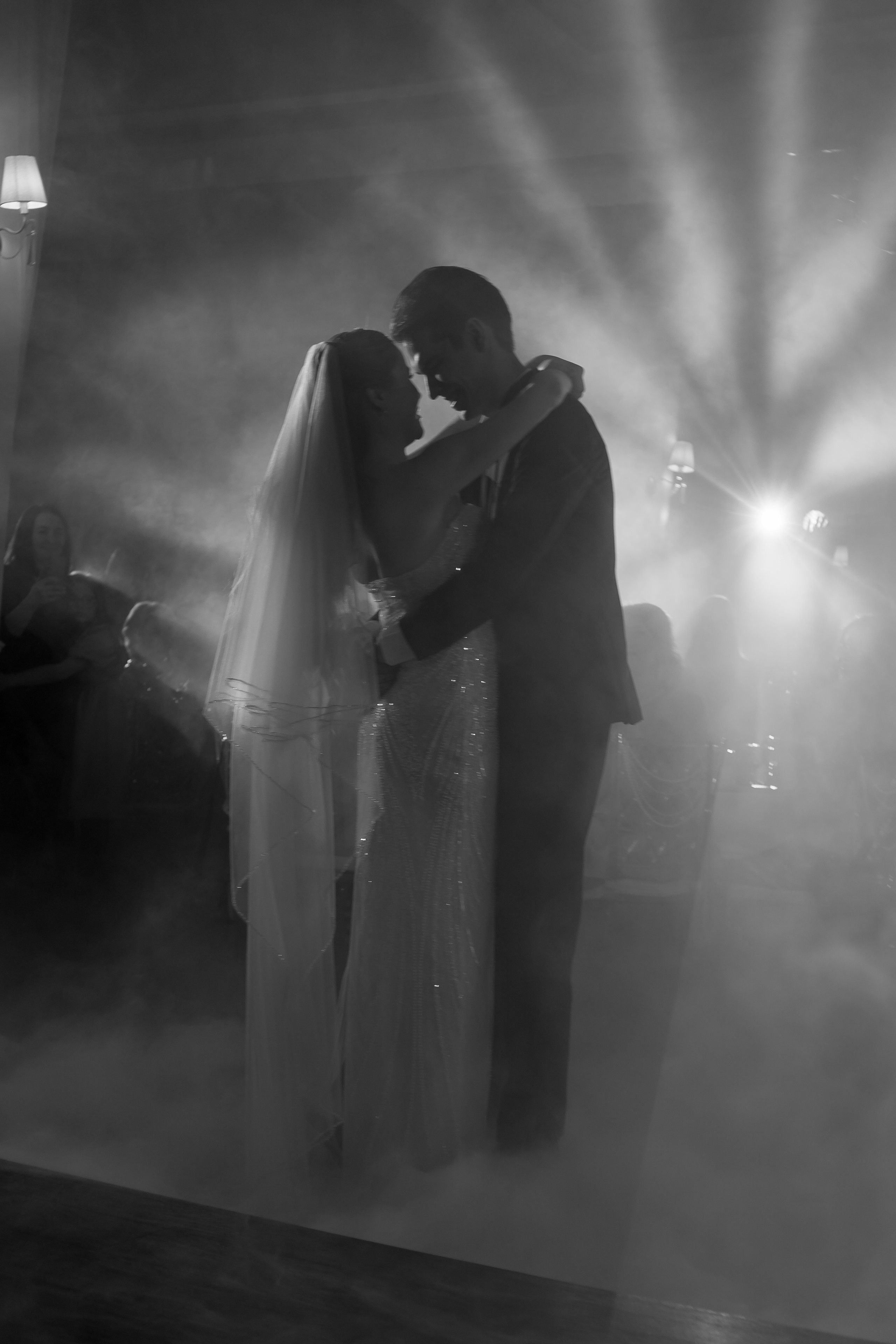 ПЕРВЫЙ ТАНЕЦ МОЛОДЫХ НА БАНКЕТЕ. ТРОГАТЕЛЬНЫЙ МОМЕНТ (СНЯТО В СИБИРЕ В НИЖНЕВАРТОВСКЕ). Профессиональный фотограф, Санкт-Петербург — Виктория Богомолова