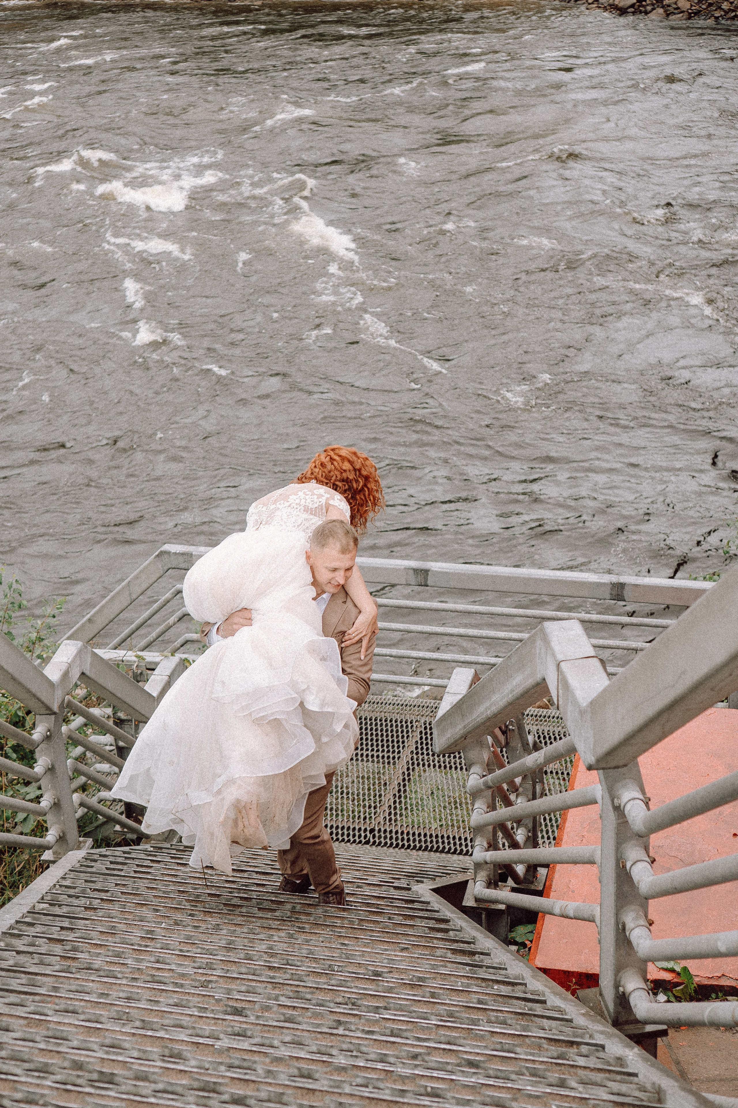 СВАДЕБНАЯ ФОТОСЕССИИЯ ПАРЫ В ГОРОДЕ ПРИОЗЕРСК В СОСНОВОМ ЛЕСУ И С ПИКАПОМ. Профессиональный фотограф, Санкт-Петербург — Виктория Богомолова