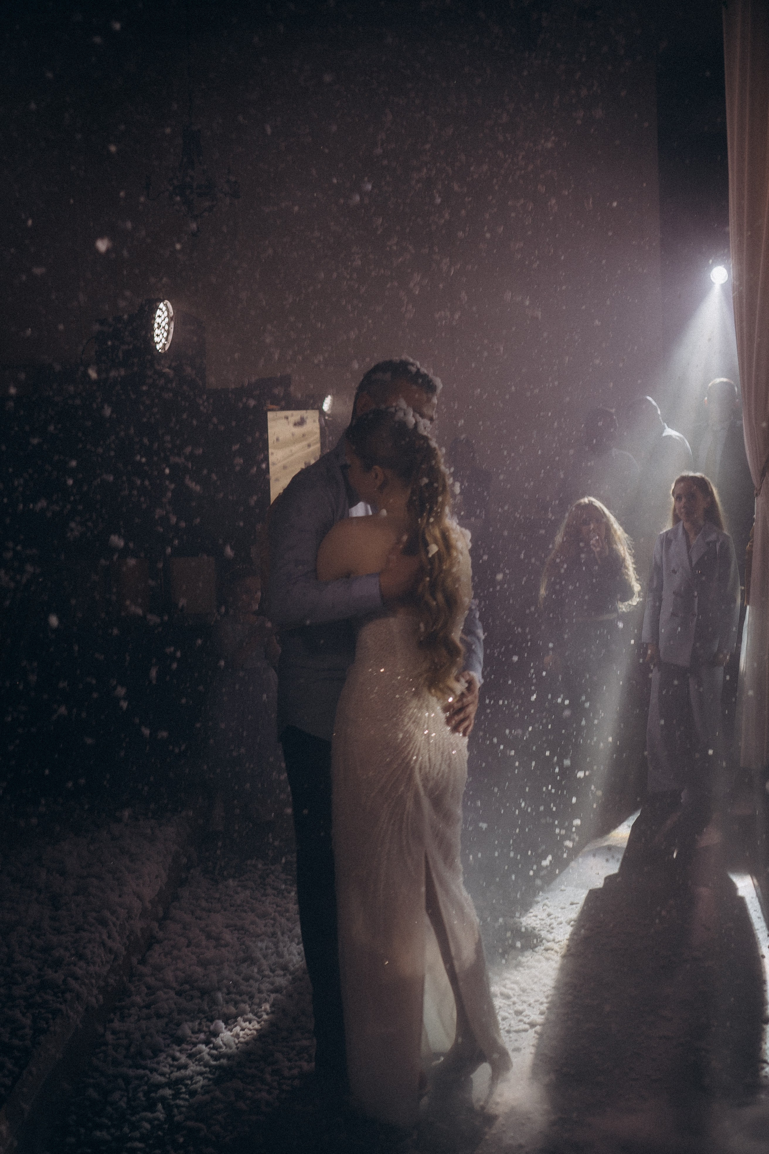 ТАНЕЦ С ПАПОЙ СВАДЕБНМ БАНКЕТЕ (СНЯТО В СИБИРЕ В НИЖНЕВАРТОВСКЕ). Профессиональный фотограф, Санкт-Петербург — Виктория Богомолова