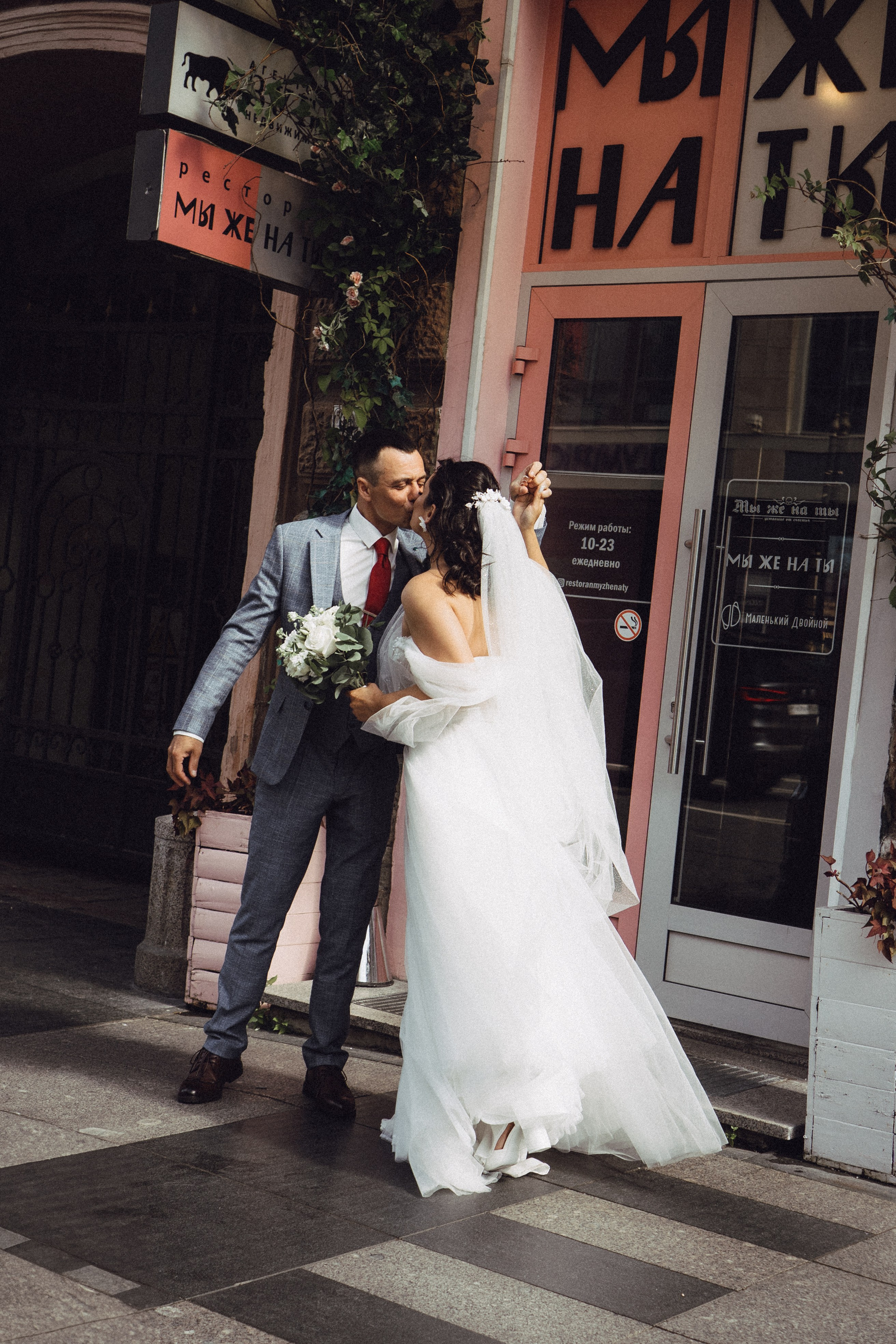 СВАДЕБНАЯ ПРОГУЛКА РЕСТОРАН МЫ ЖЕ НА ТЫ И ФОТОСЕССИИЯ С АВТОМОБИЛЕМ. Профессиональный фотограф, Санкт-Петербург — Виктория Богомолова