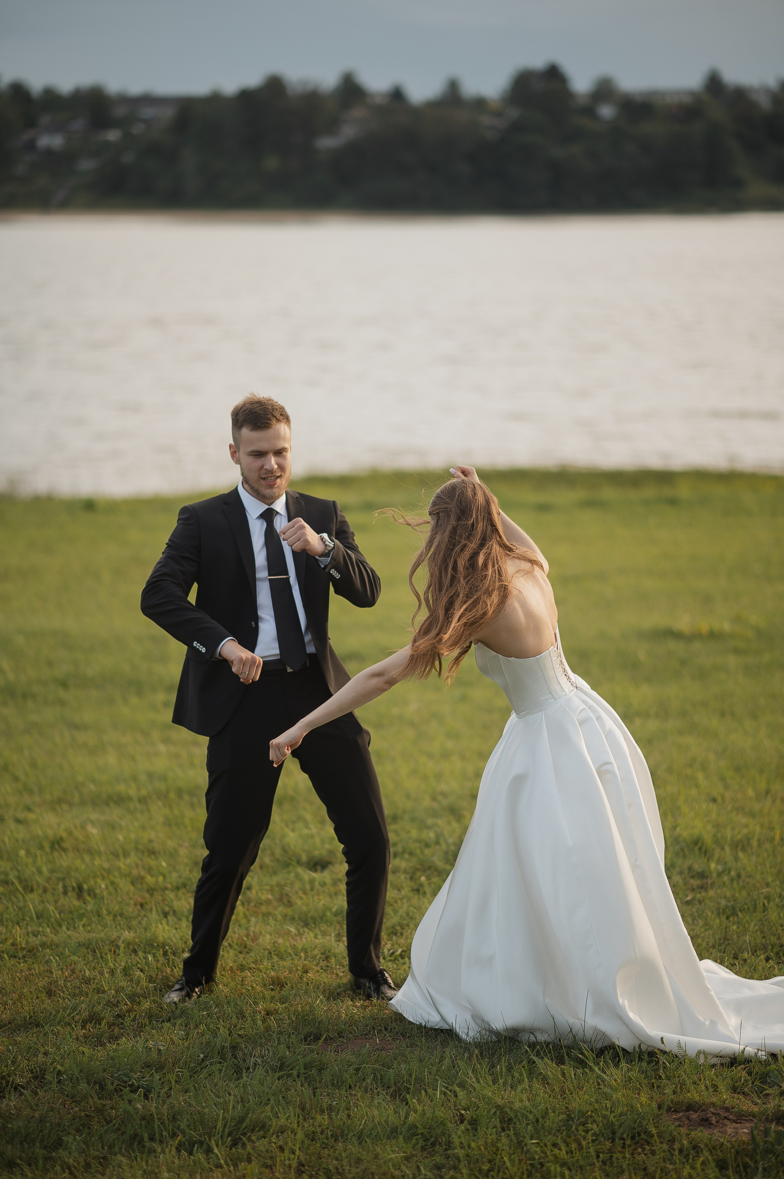Свадьба на берегу Волги. Свадебный фотограф в Ярославле Денис Медоваров
