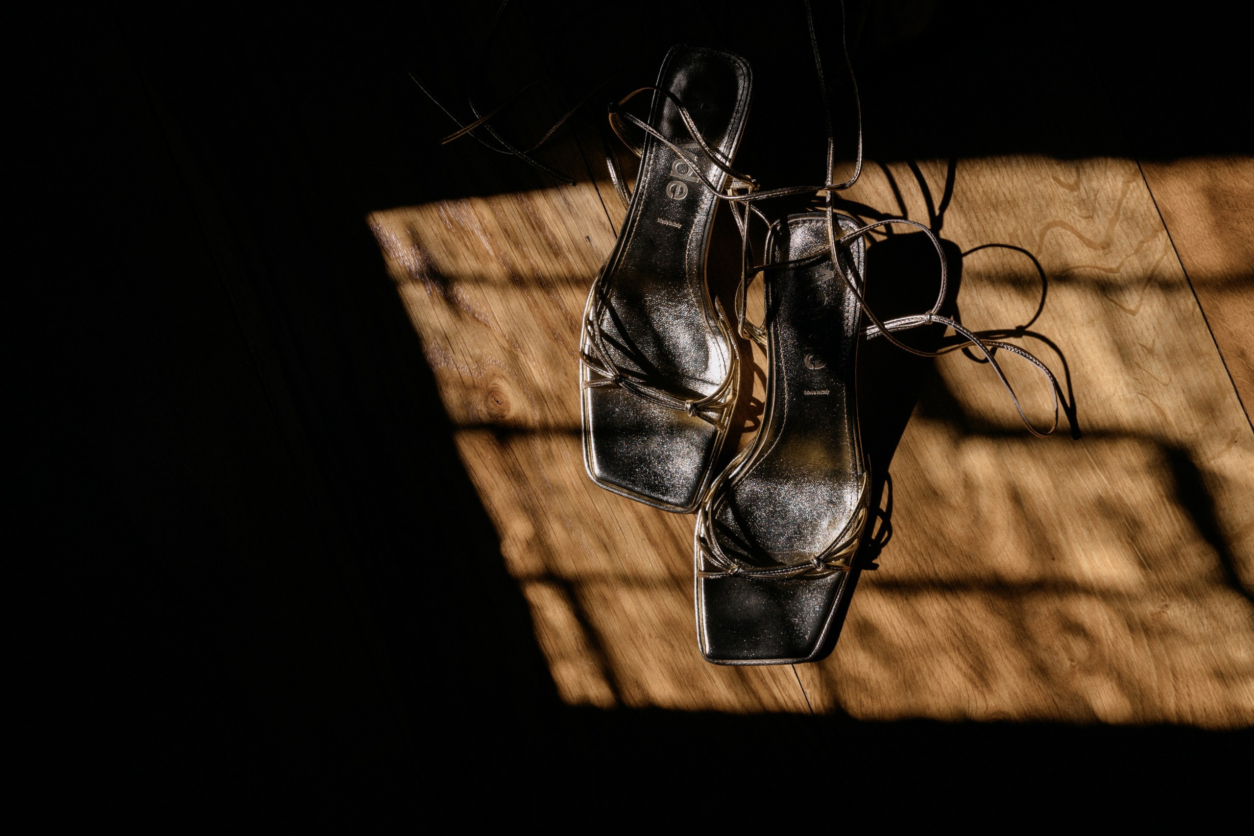 Ana & Tom Wedding at Notley Abbey. Moments Catchers — Wedding Photography & Video Duo in London