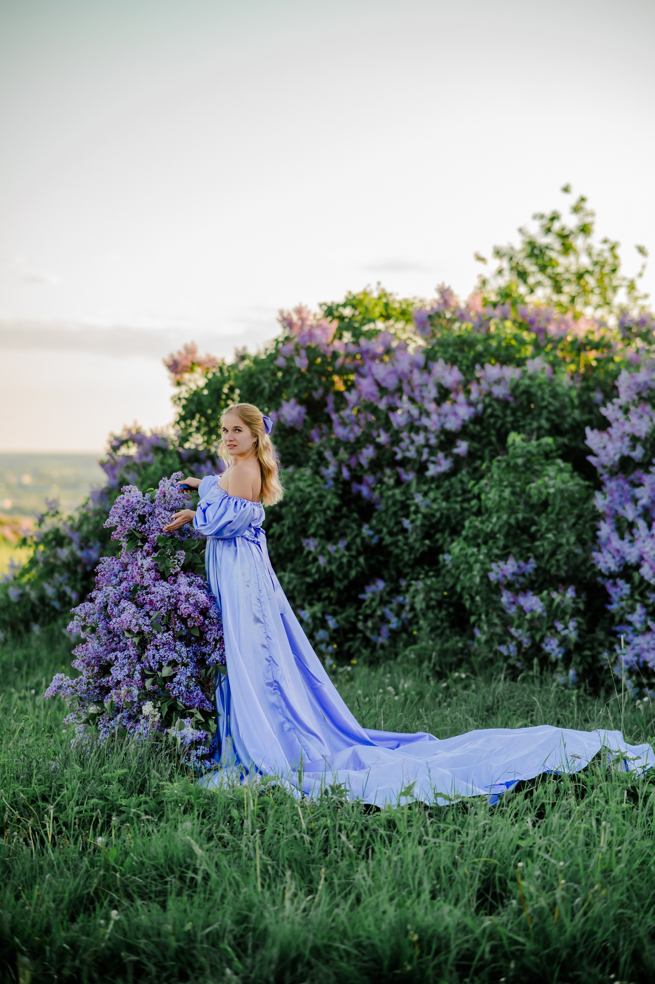 Юлия и сирень. Свадебный и семейный фотограф Евгения Кононова