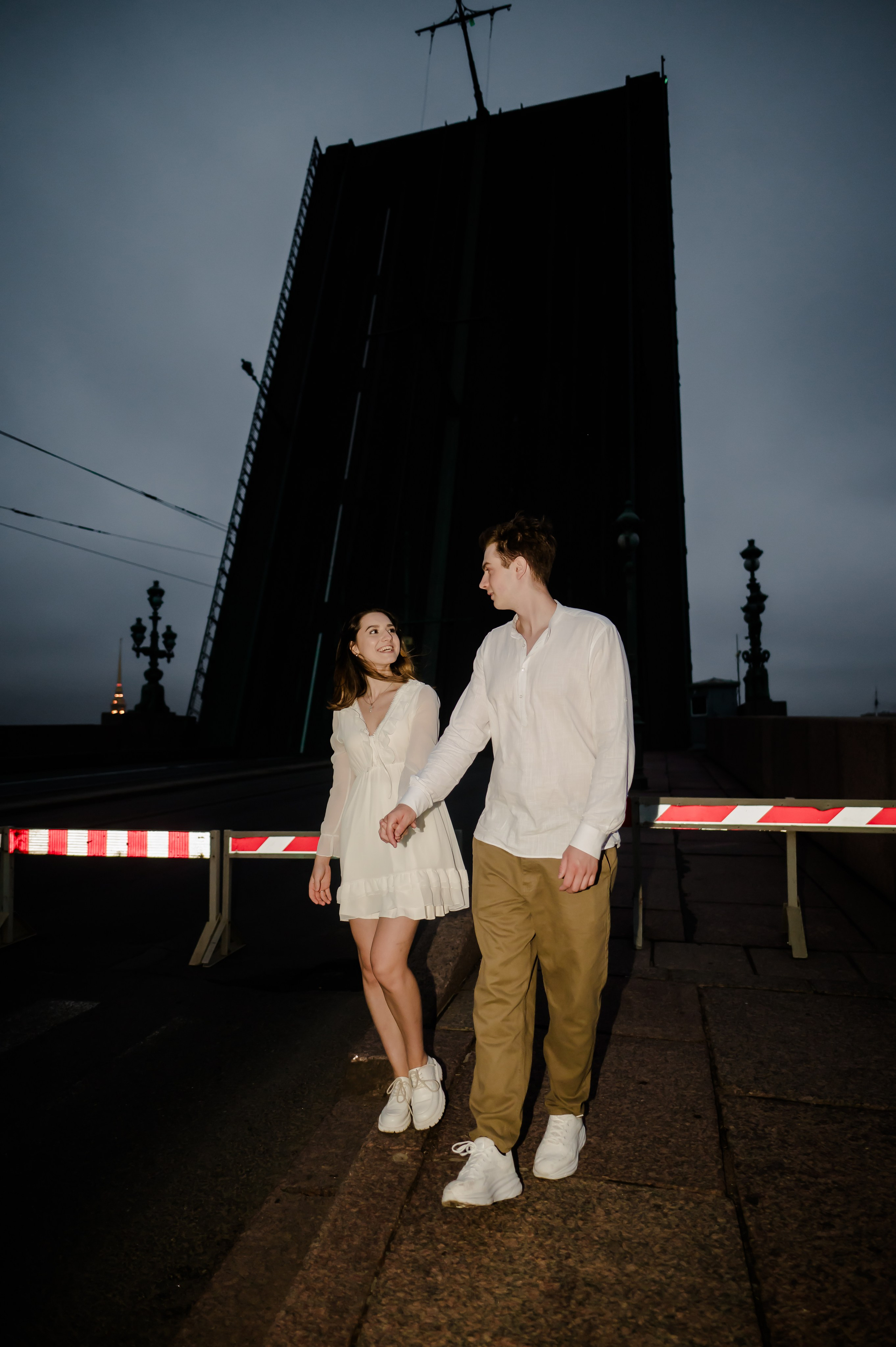 Лавстори на фоне мостов. Свадебный и семейный фотограф Евгения Кононова