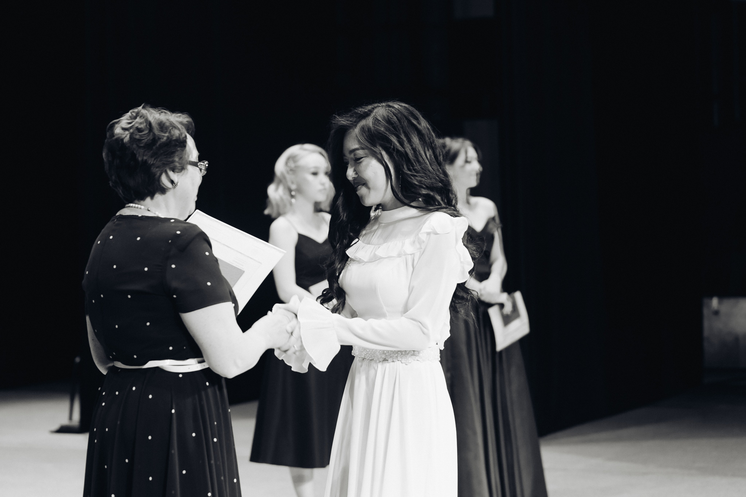 Вручение аттестатов 14 Гимназия. Свадебный и семейный фотограф в Улан-Удэ