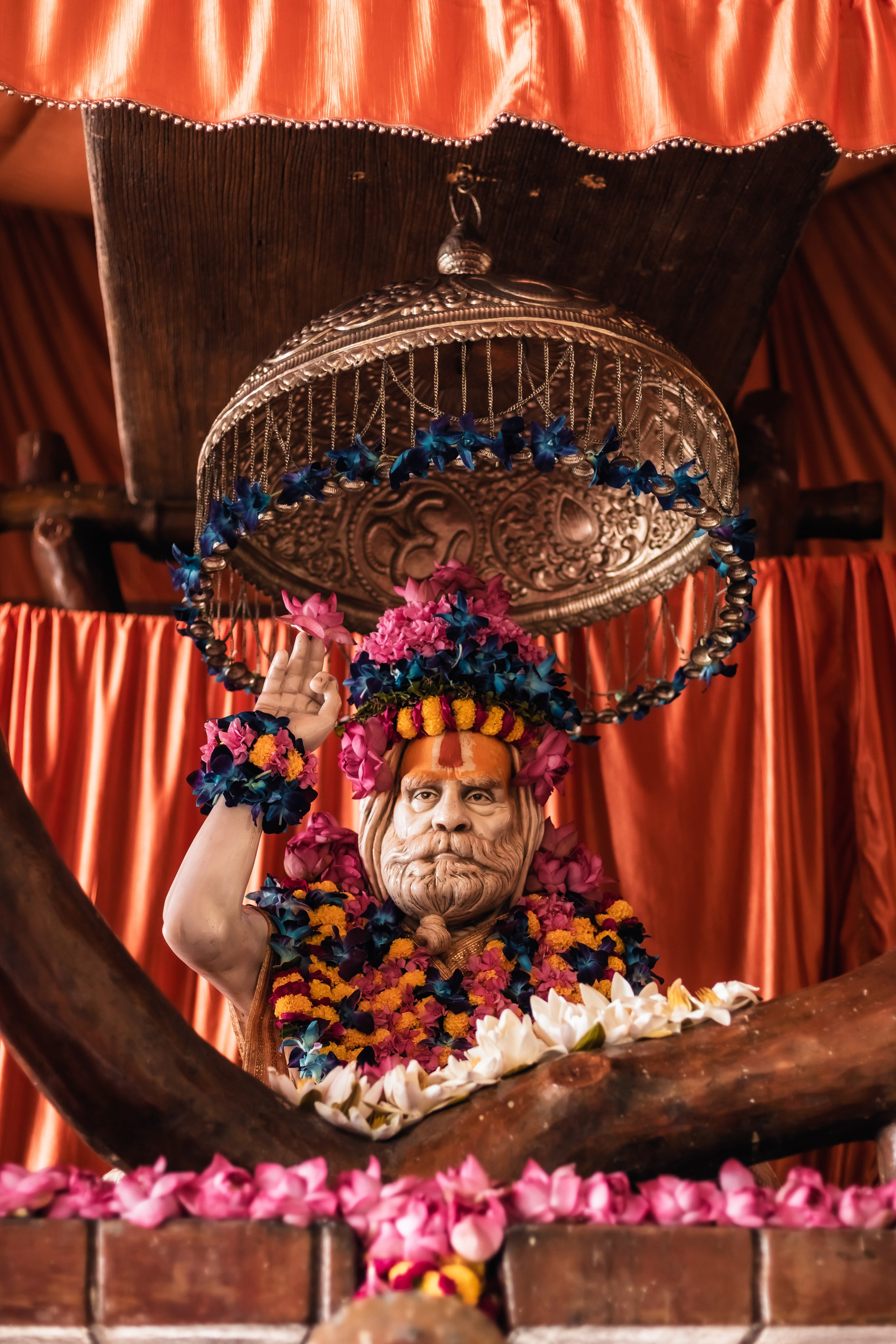 Abhisheka Devraha Baba on Sri Devdas ji maharaj bd. Mariam Bagdasaryan