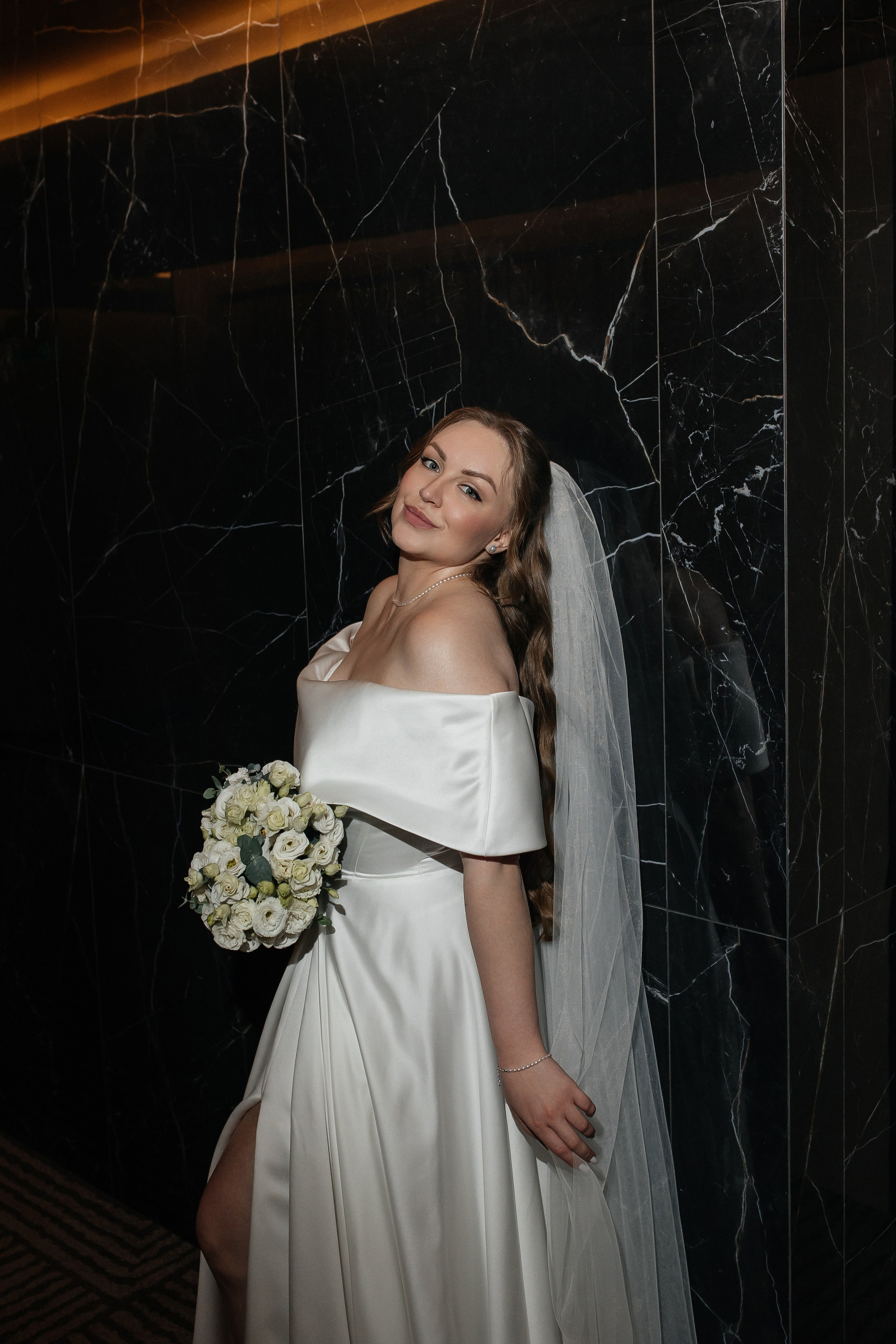 Свадебная фотосессия в отеле Marriott imperial plaza в Москве. Свадебный фотограф в Москве Дарья Олендарёва