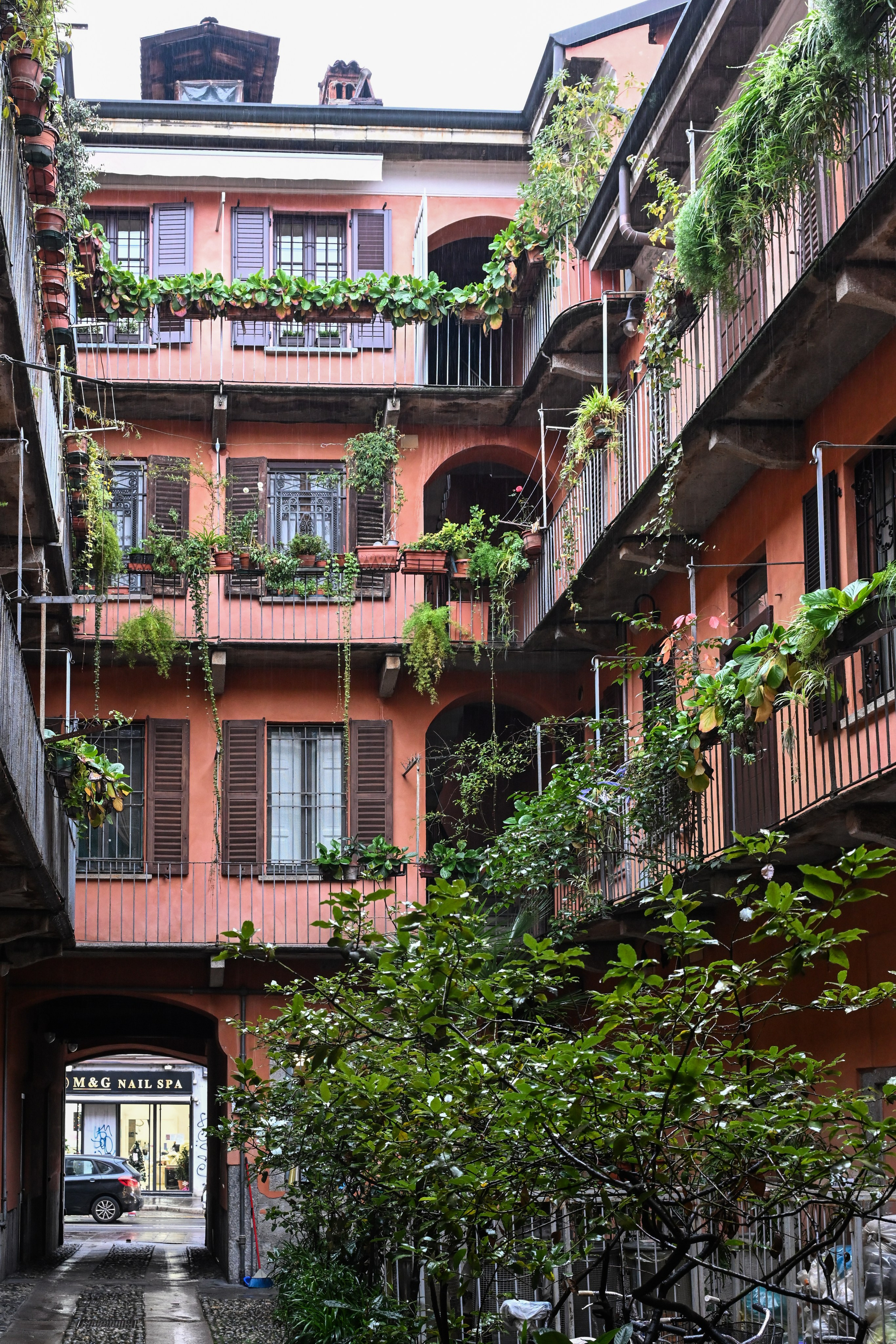 Milano: Navigli, City, Trams. Фотограф Минск