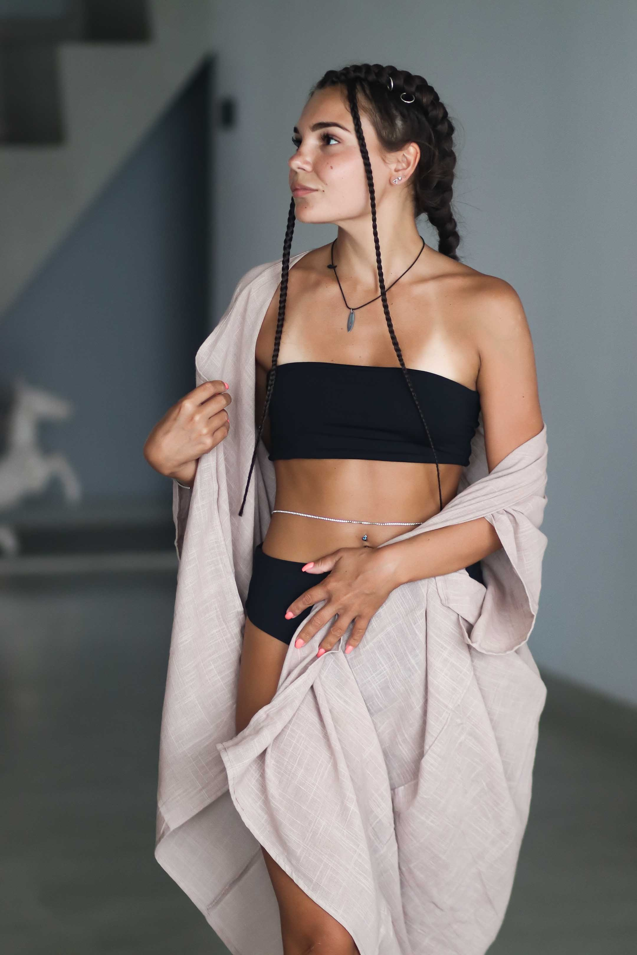 Коллекция купальников бикини. Фотограф на Шри-Ланке