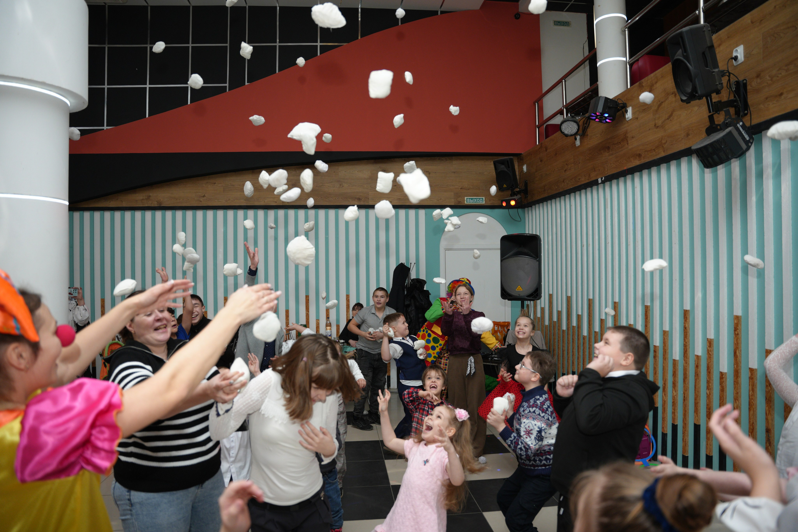 Социально —благотворительная акция «Ты в этом мире не один», посвященная Международному дню инвалидов. ВЫПУСКНЫЕ АЛЬБОМЫ, Школьный фотограф, семейный и свадебный в Саратове и области Ольга Плаксина