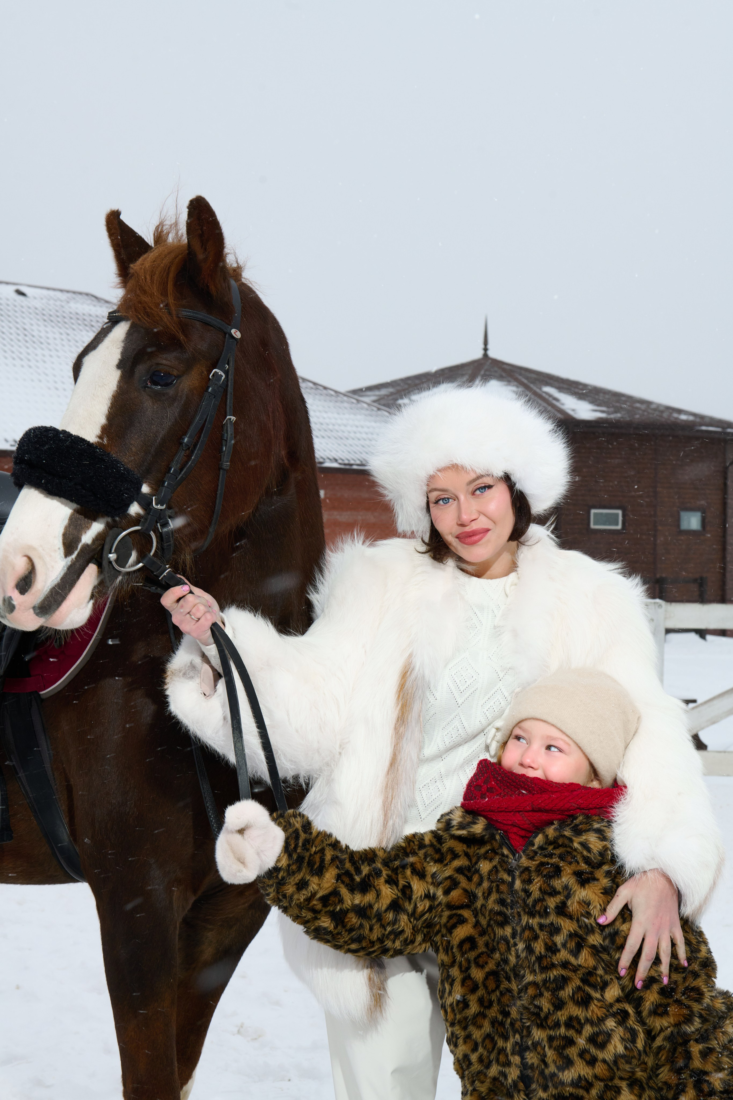 Фотосессия на конюшне девушка. Фотограф-визажист в Красноярске Алина Духновская
