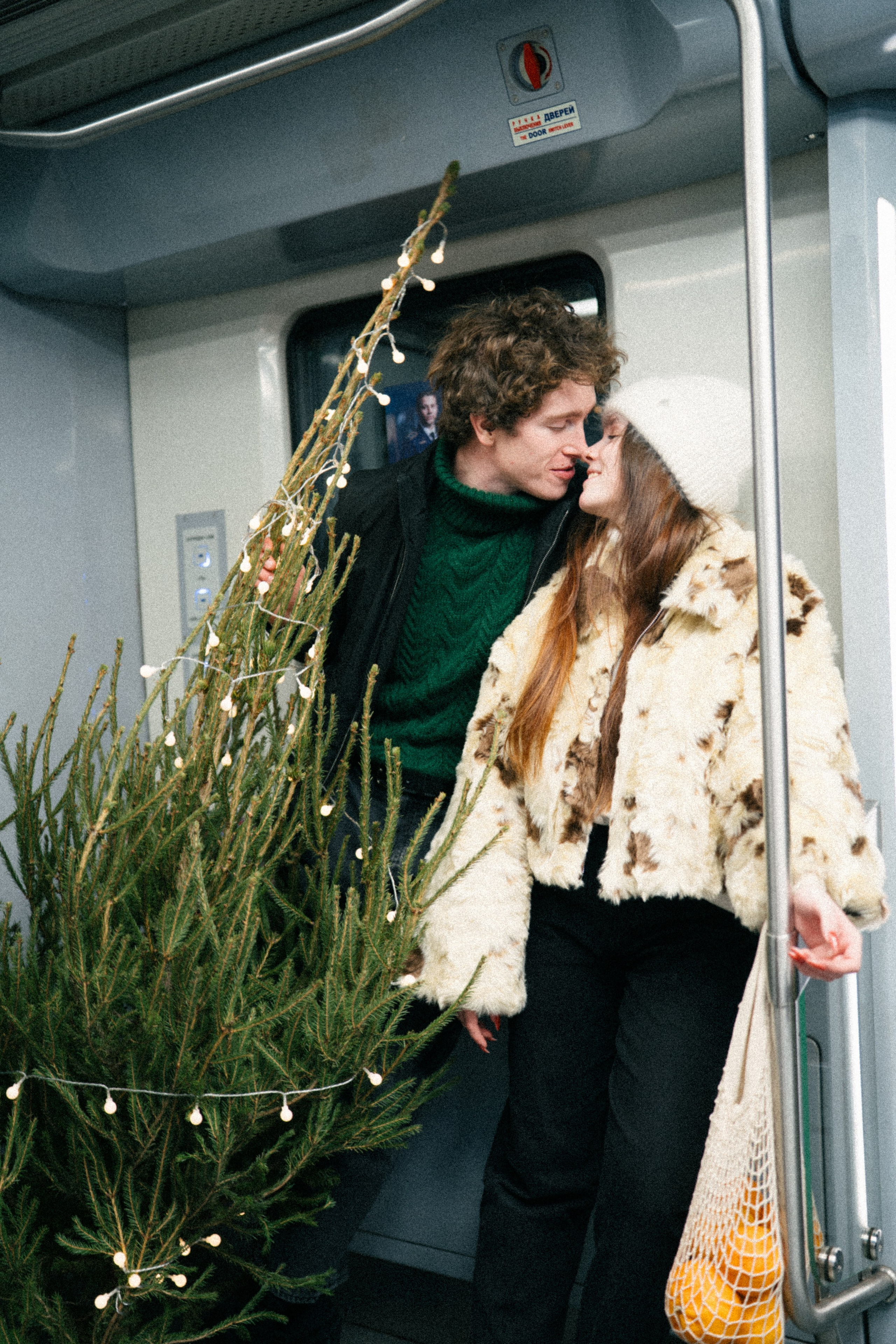 НОВОГОДНЯЯ ПРОГУЛКА ПАРЫ ПО ЧЕРНЫШЕВСКОЙ ПЕРЕД НОВЫМ ГОДОМ. Профессиональный фотограф, Санкт-Петербург — Виктория Богомолова