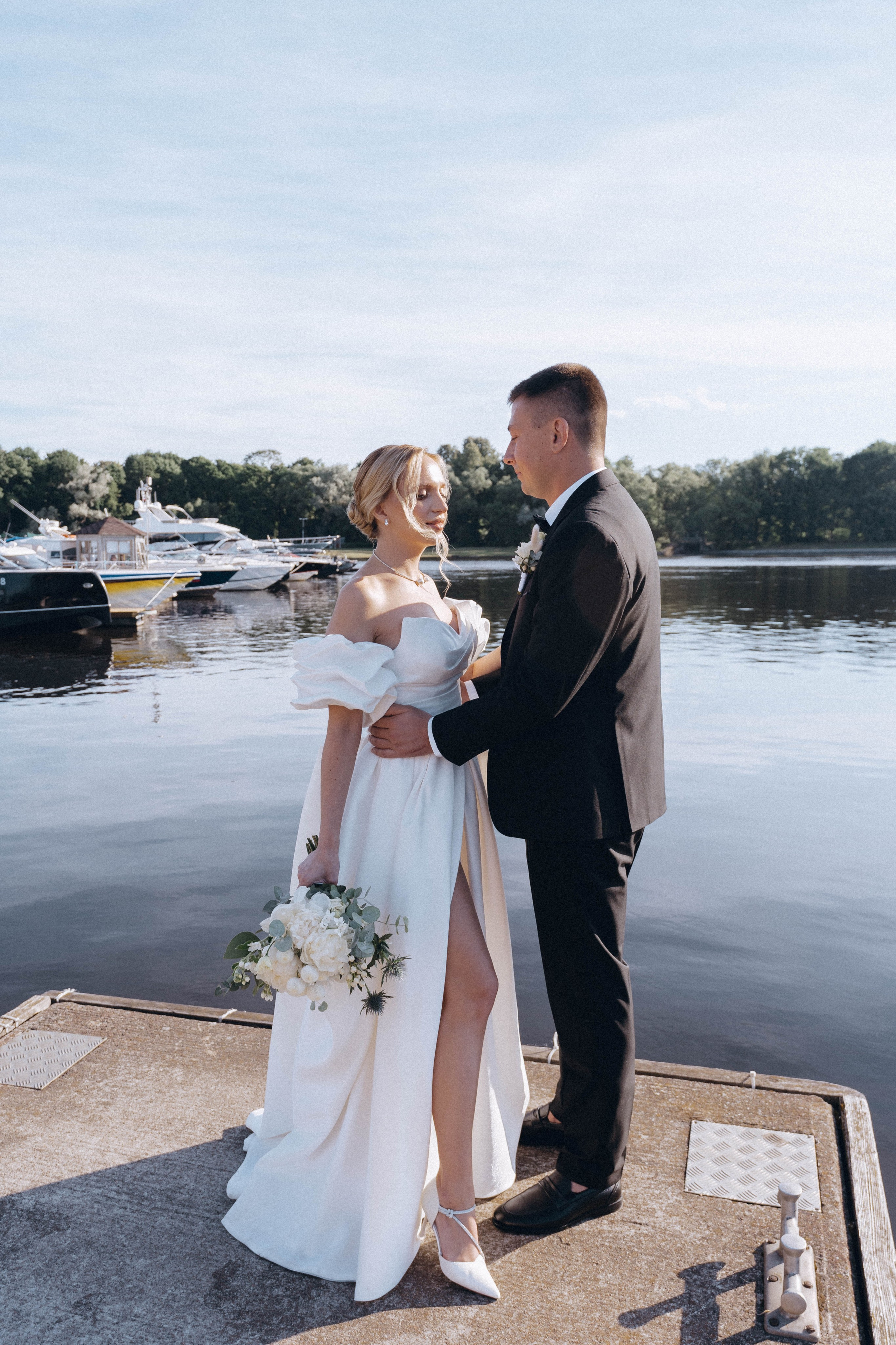 СВАДЕНБНАЯ СЬЕМКА НА КАТЕРЕ ПО КАНАЛАМ САНКТ-ПЕТЕРБУРГА И В АКВАТОРИИ НЕВЫ. Профессиональный фотограф, Санкт-Петербург — Виктория Богомолова