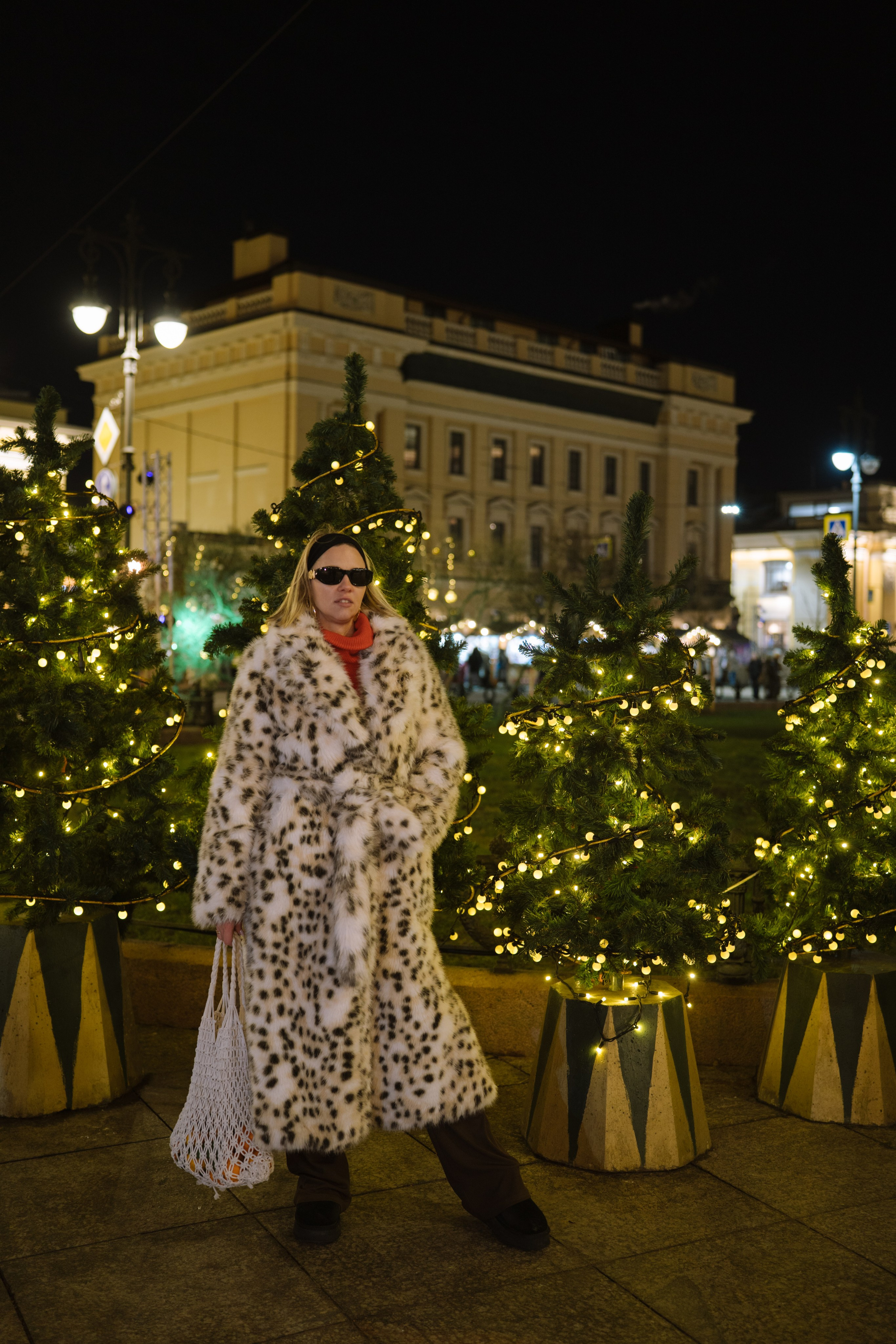 ПРОГУЛКА НА МАНЕЖНОЙ ПЛОЩАДИ ДЛЯ ДЕВУШКИ ПЕРЕД НОВЫМ ГОДОМ (НОВОГОДНЯЯ ФОТОСЕССИИЯ НА МАНЕЖНОЙ ПЛОЩАДИ). Профессиональный фотограф, Санкт-Петербург — Виктория Богомолова