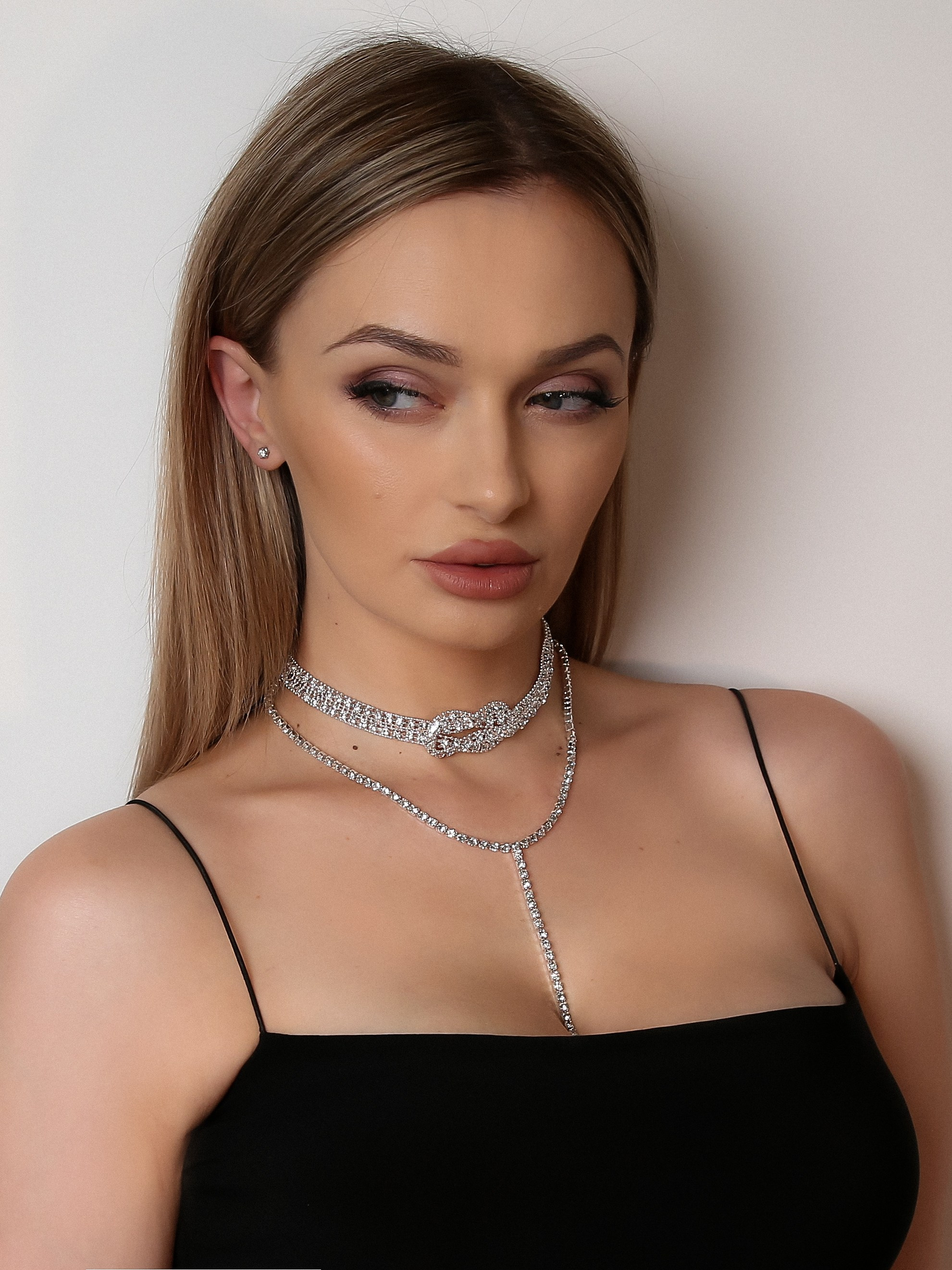 Фото на модели. Предметная Фотосьемка в Москве