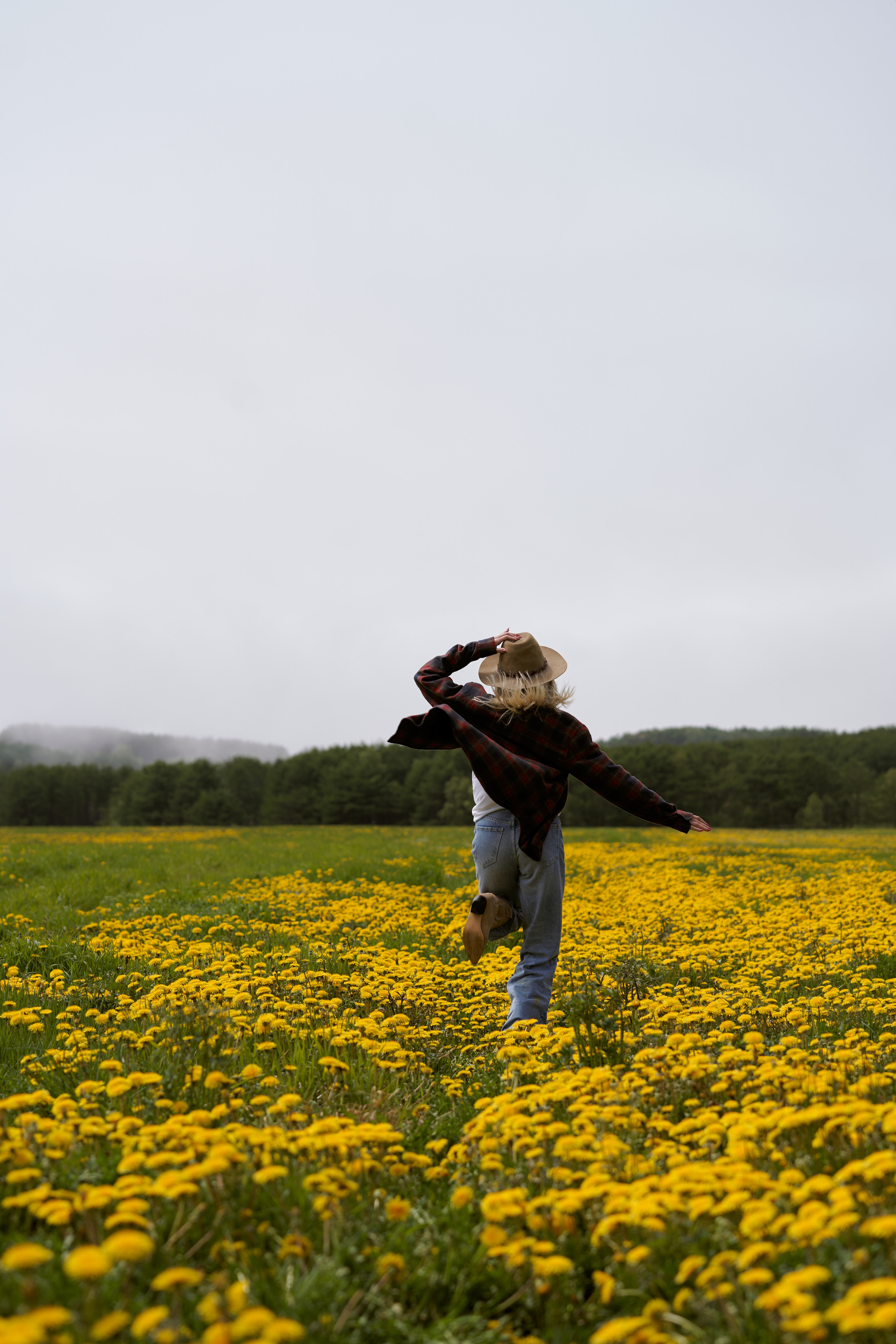 Field and outdoor photoshoot. Norman Wells photographer Ekaterina Konovalenko