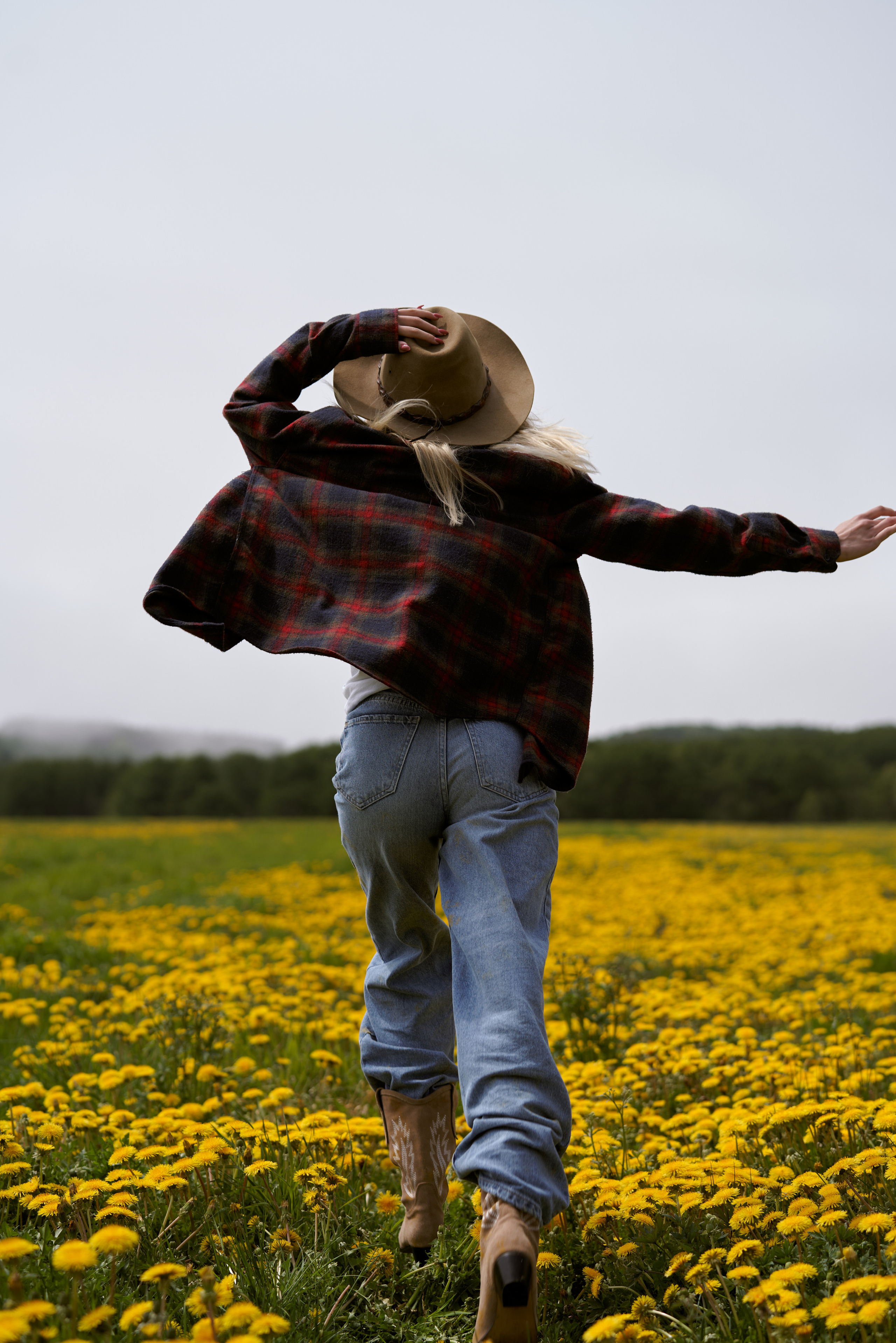 Field and outdoor photoshoot. Norman Wells photographer Ekaterina Konovalenko