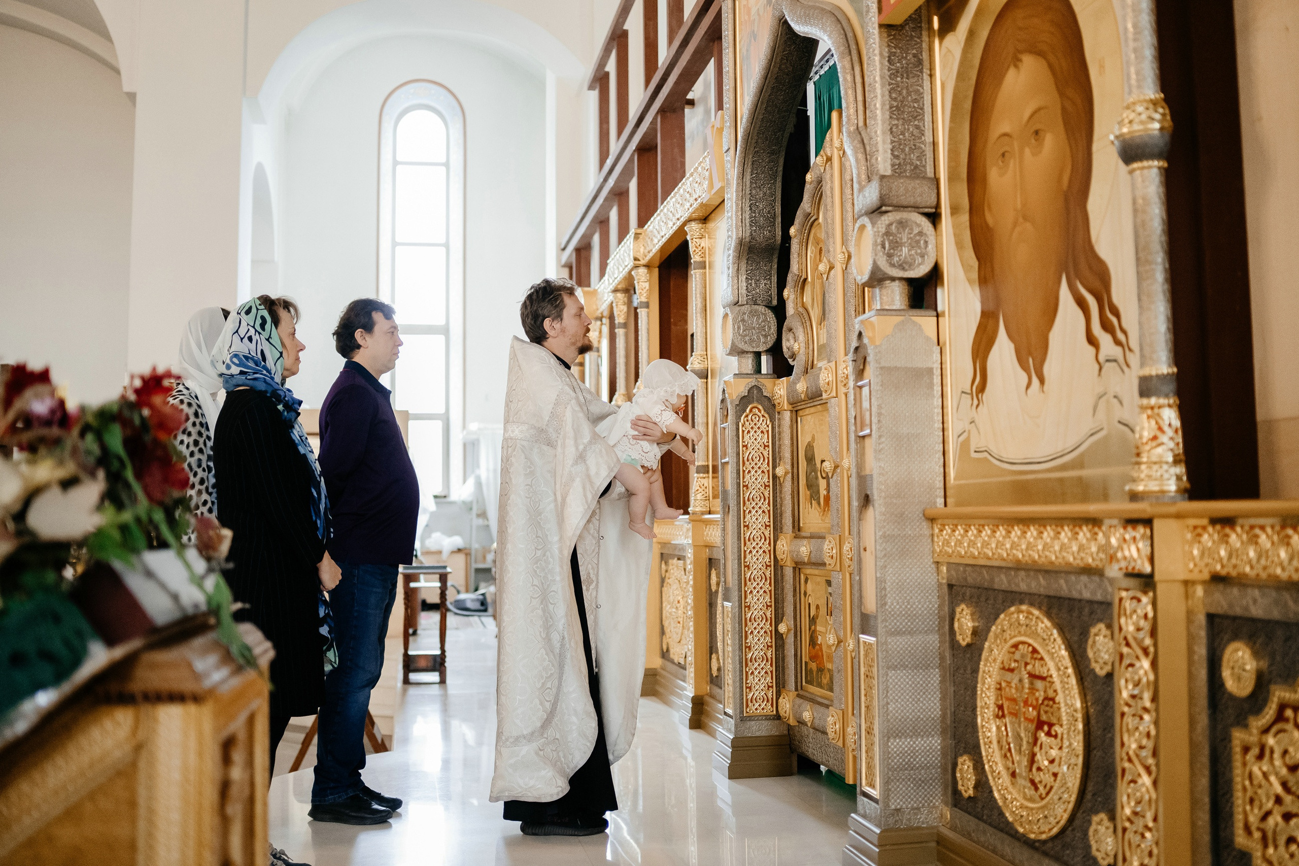 Поздравление с крестинами в церкви.
