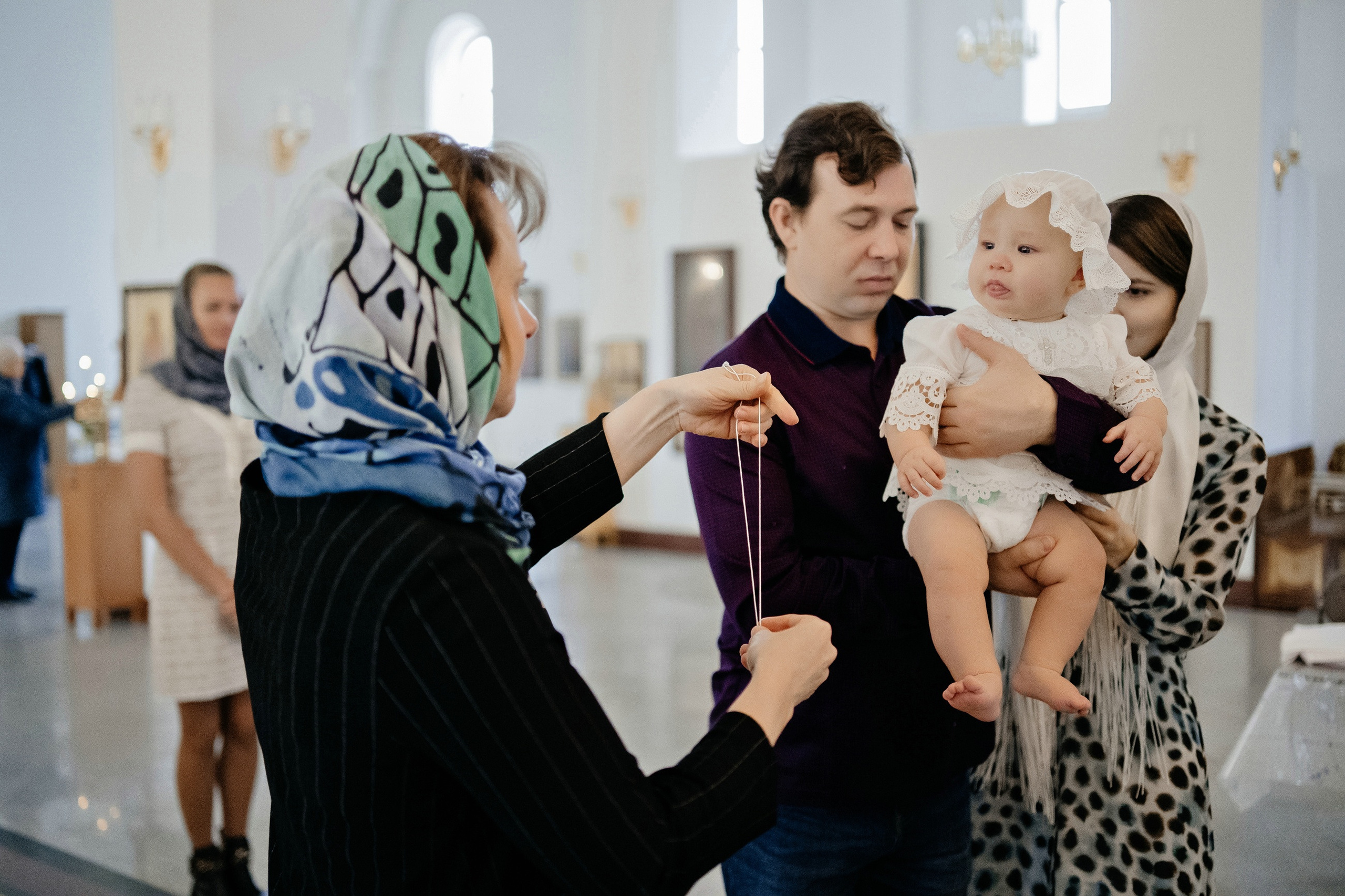 Что дарит на крестины крестная?