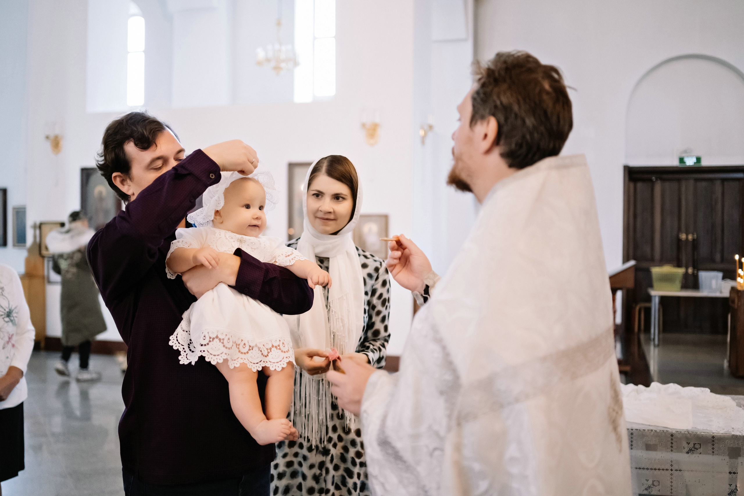 Что дарят крестные на крестины?