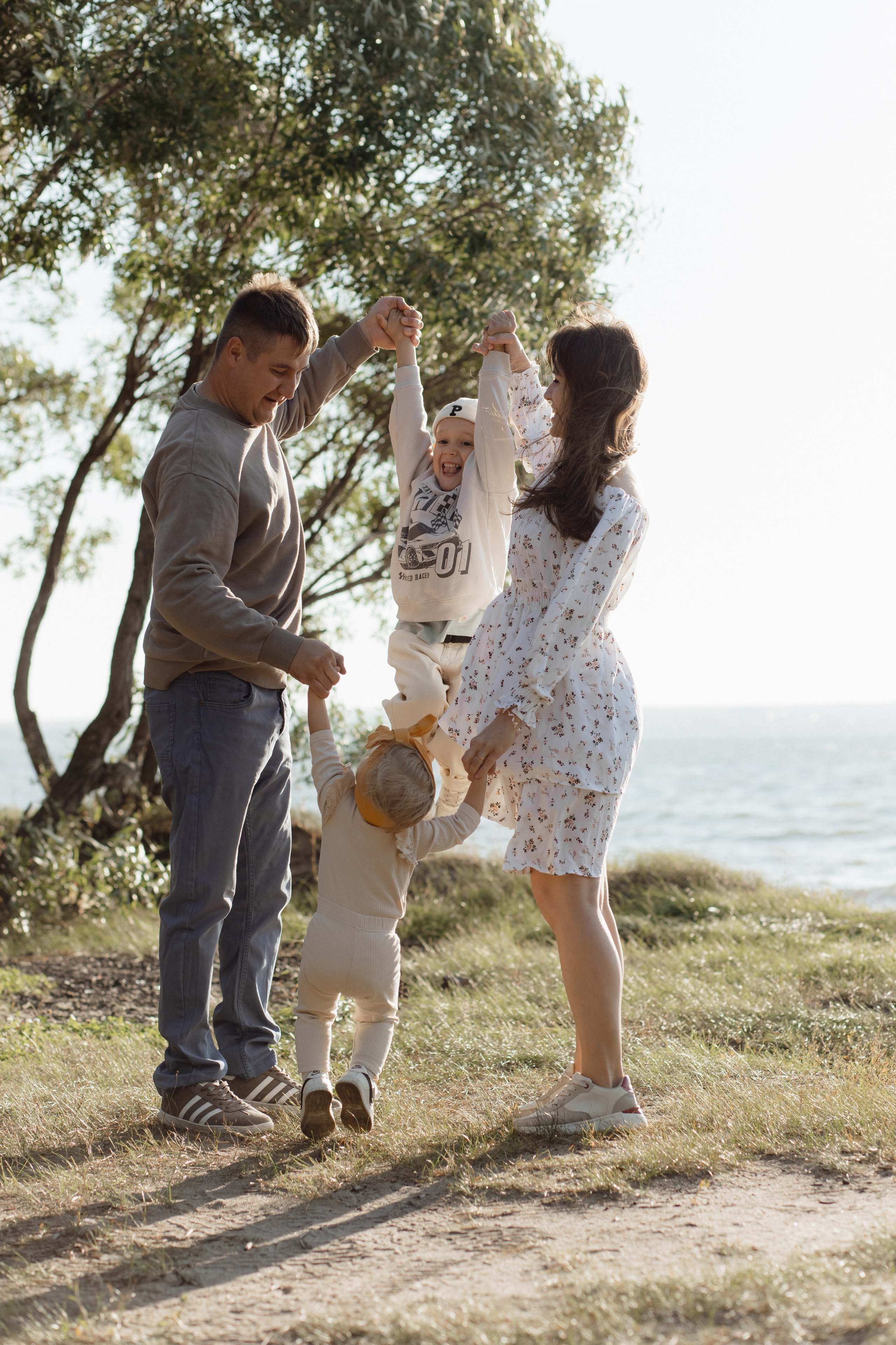 На берегу. Семейный и свадебный фотограф в Челябинске Мария Леонтьева