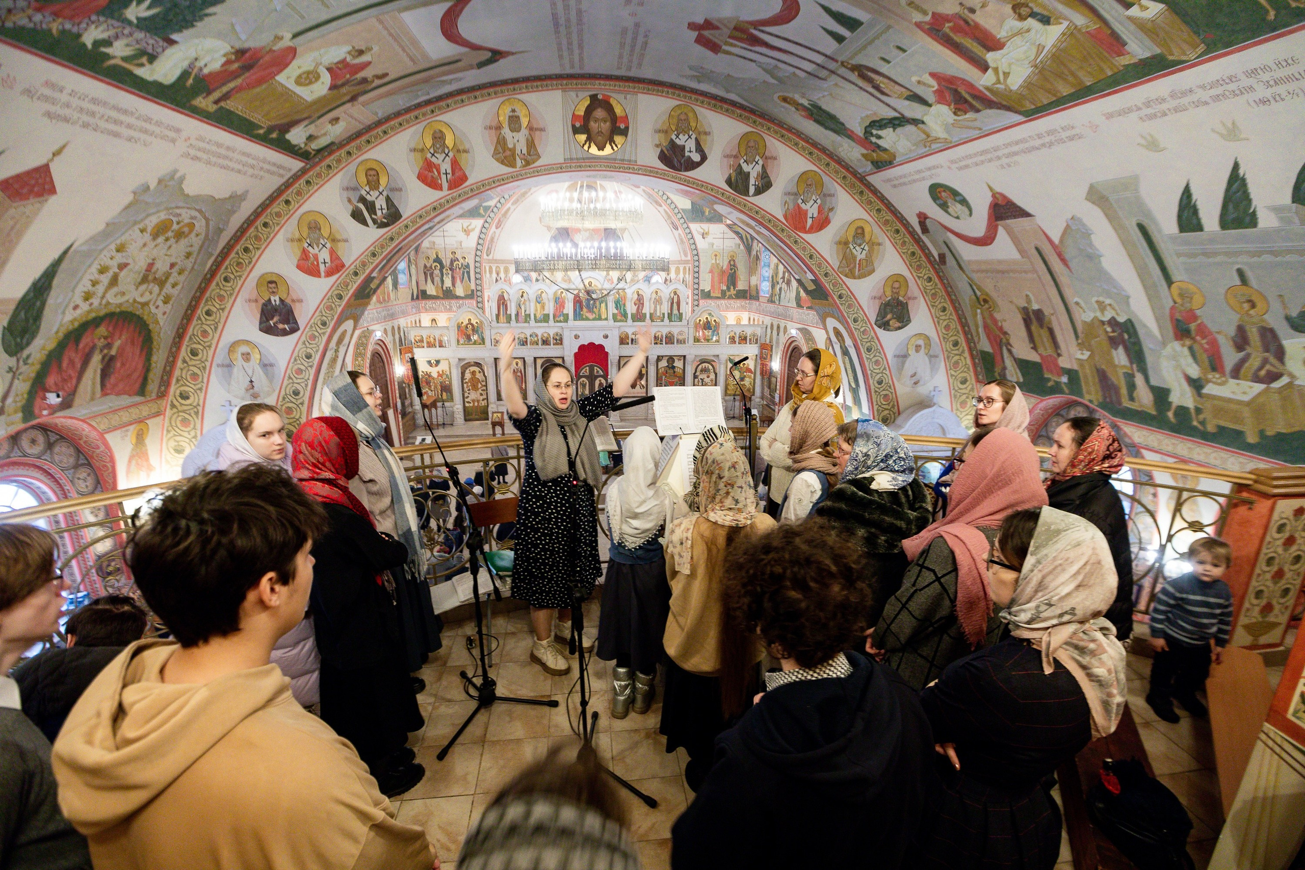 Праздничное богослужение Святителю Николаю 19 декабря. Интерьерный фотограф в Москве Роман Потапов