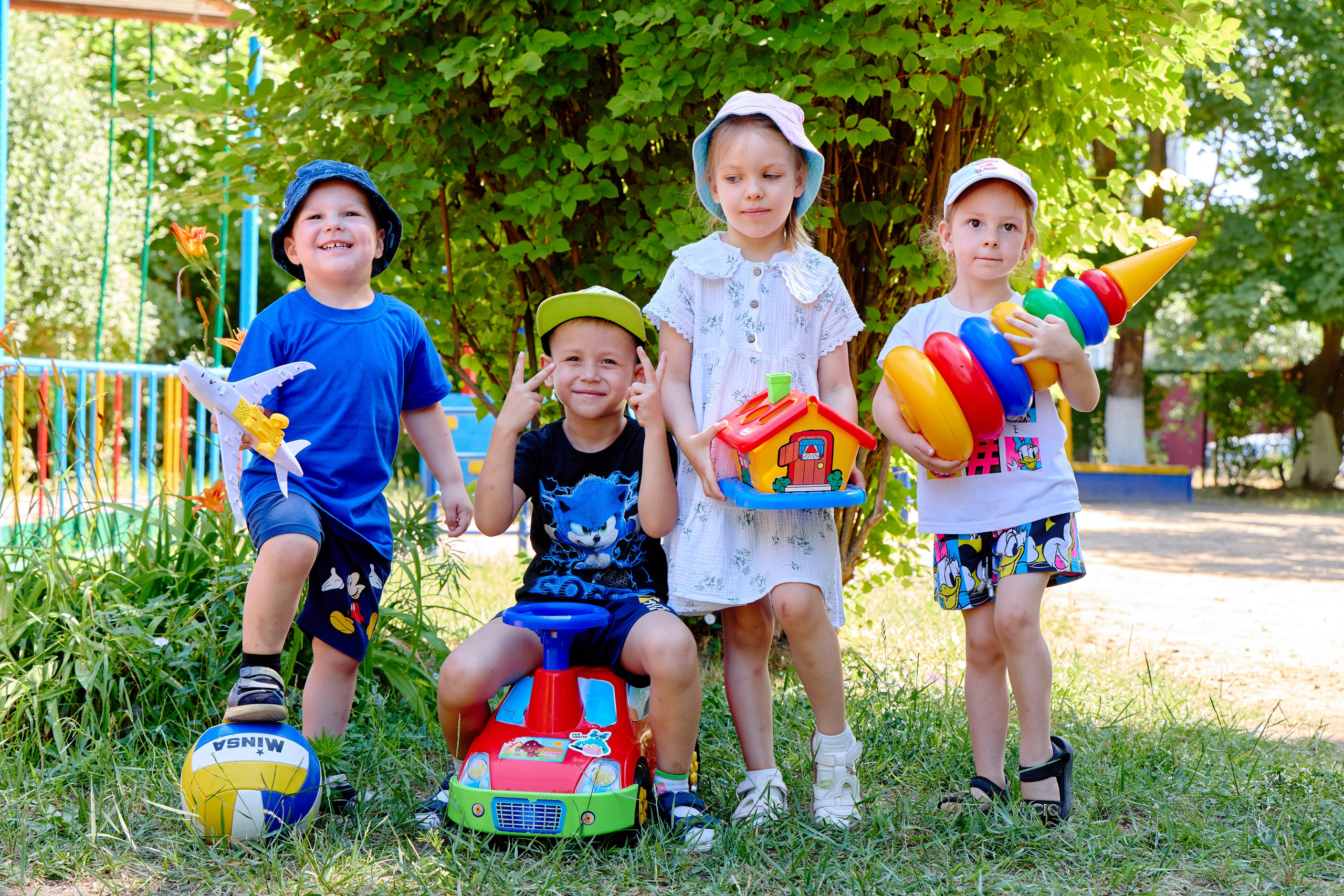 Пример летней съёмки в детском саду № 92 младшая группа Ромашки. Фотограф Выпускные альбомы Таганрог Сергей Коробченко