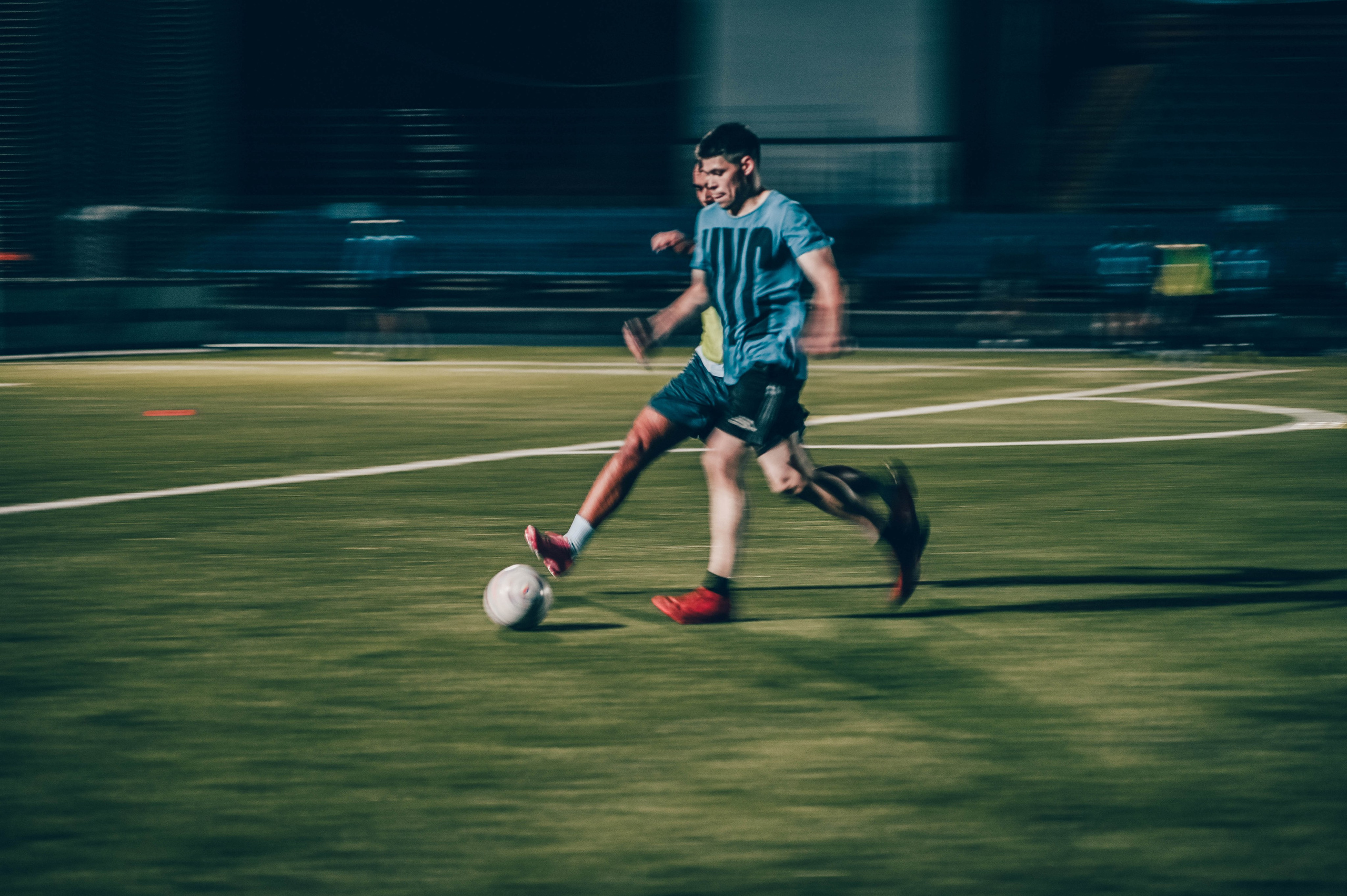 Фотосъёмка футбольной тренировки на стадионе. Фотограф Александр Орымбаев