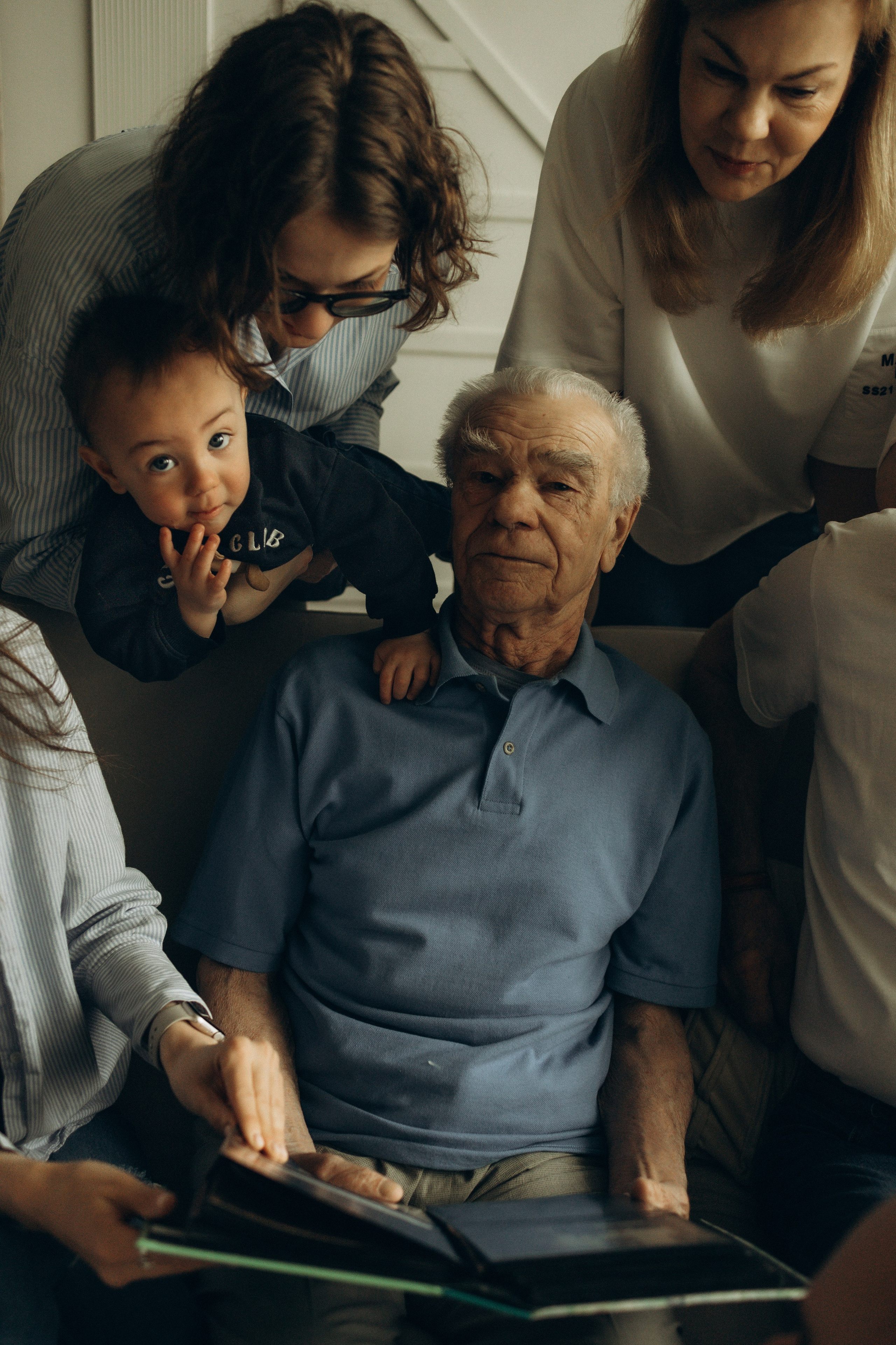 Семейная фотосессия для большой семьи в студии. Семейный фотограф в Ижевске Даша Денисова