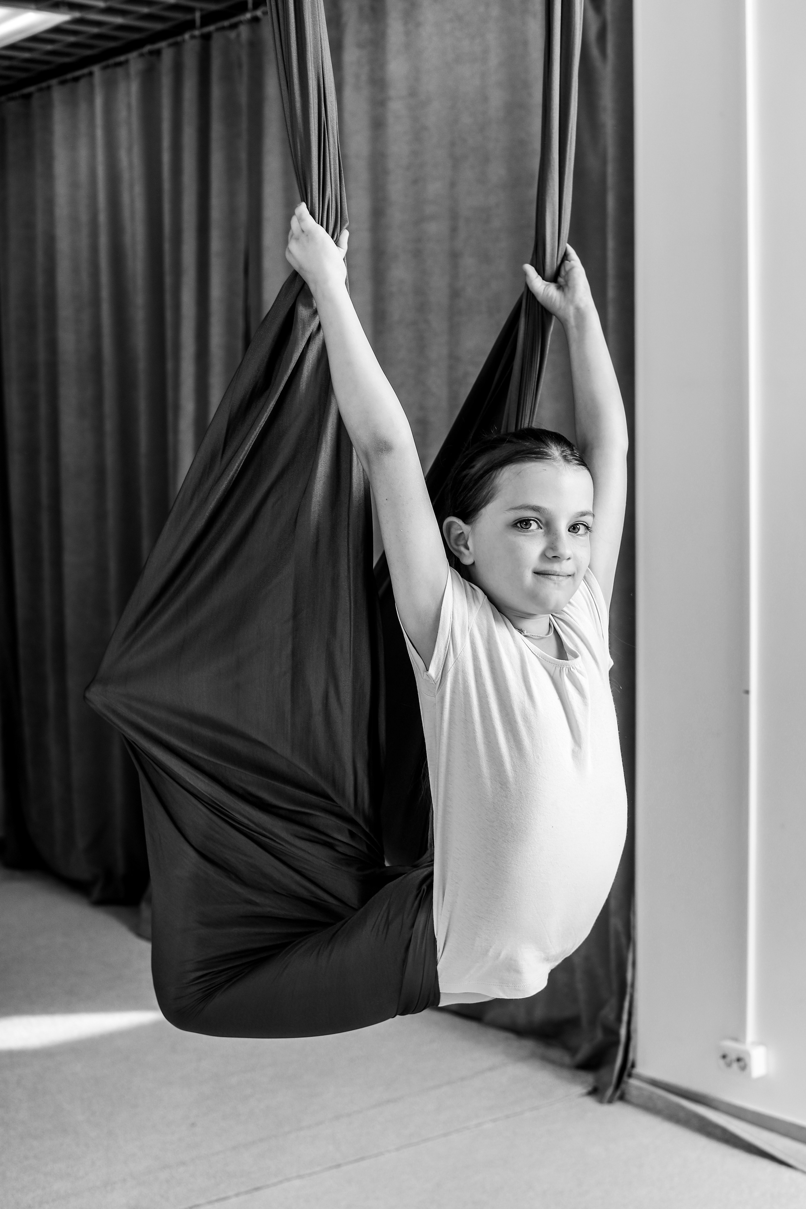 Детская аэройога. Фотограф Надршина Лилия