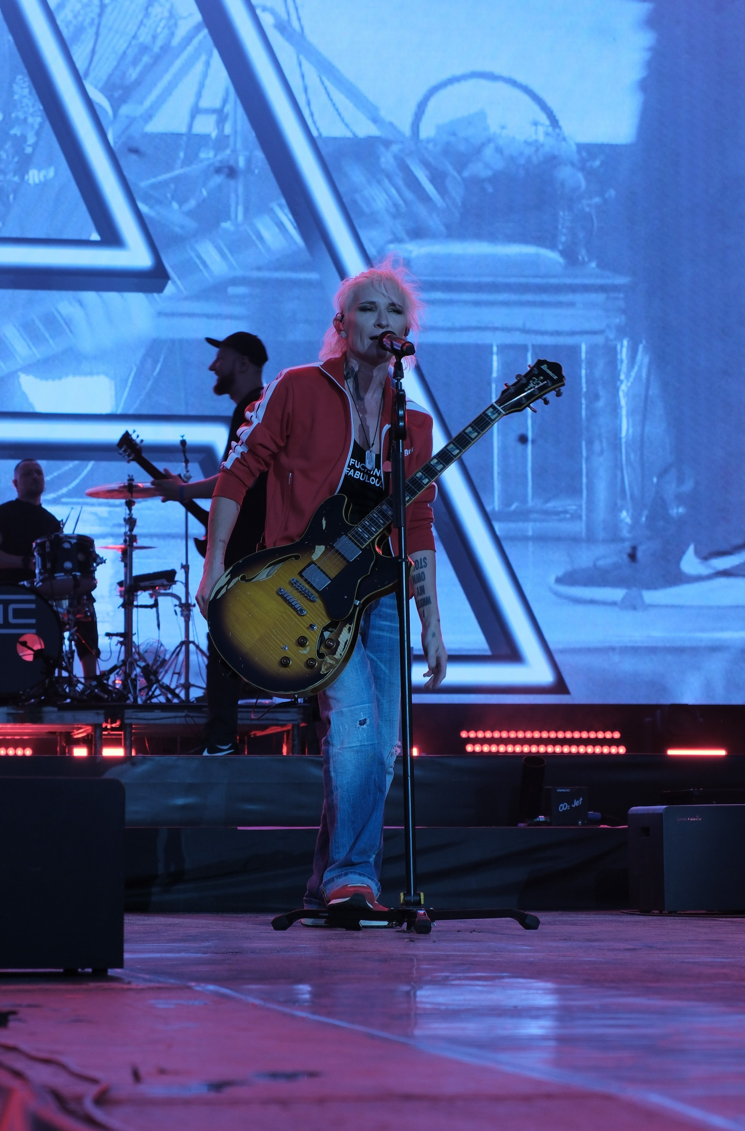 Диана Арбенина (группа «Ночные снайперы») — Москва, МТС Live Лето 2024. RedGeek - блогер и стручњак за образовање и ИТ Кирил Ситнов