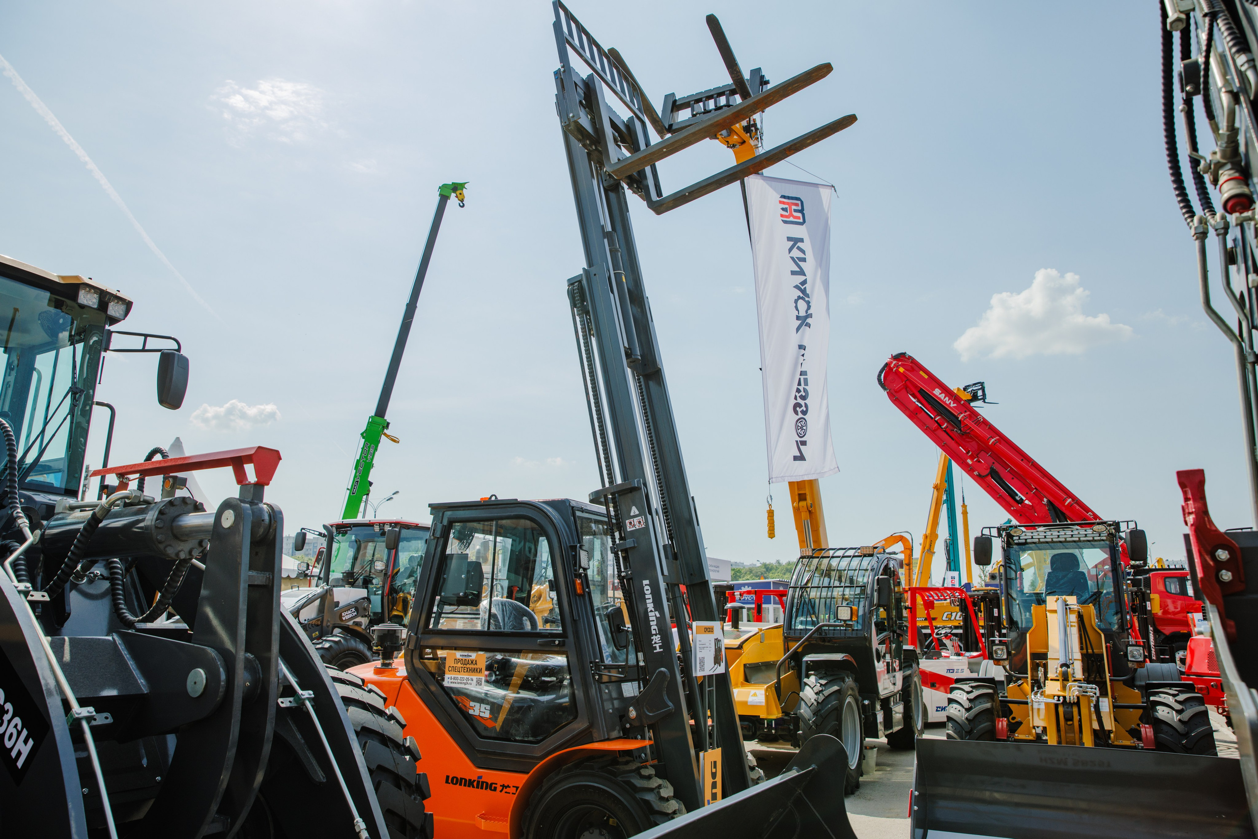 Выставка Спец. Техники. Фотограф Москва Шептаев Артём