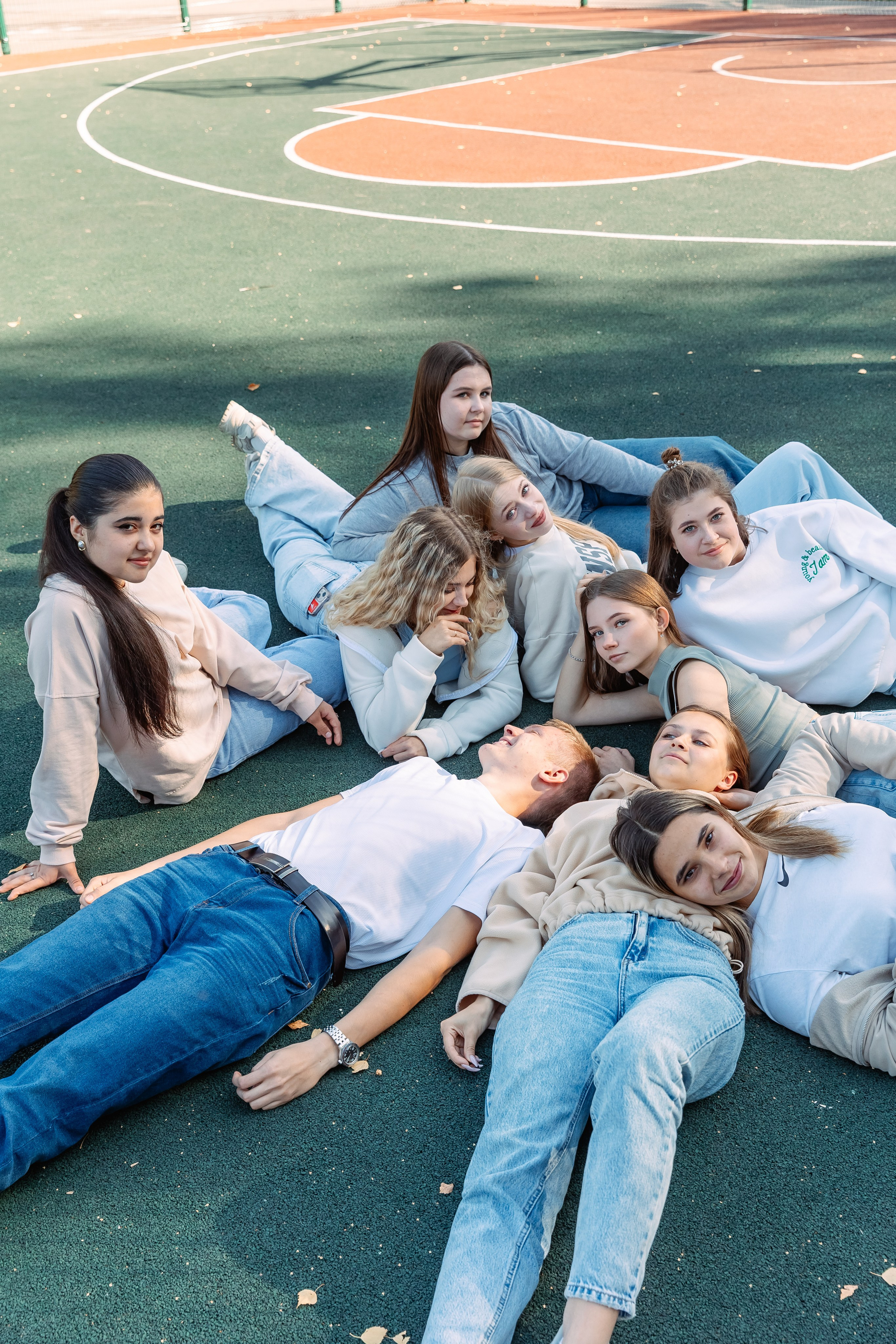 Позирование группы. Выпускные альбомы для детского сада и школы