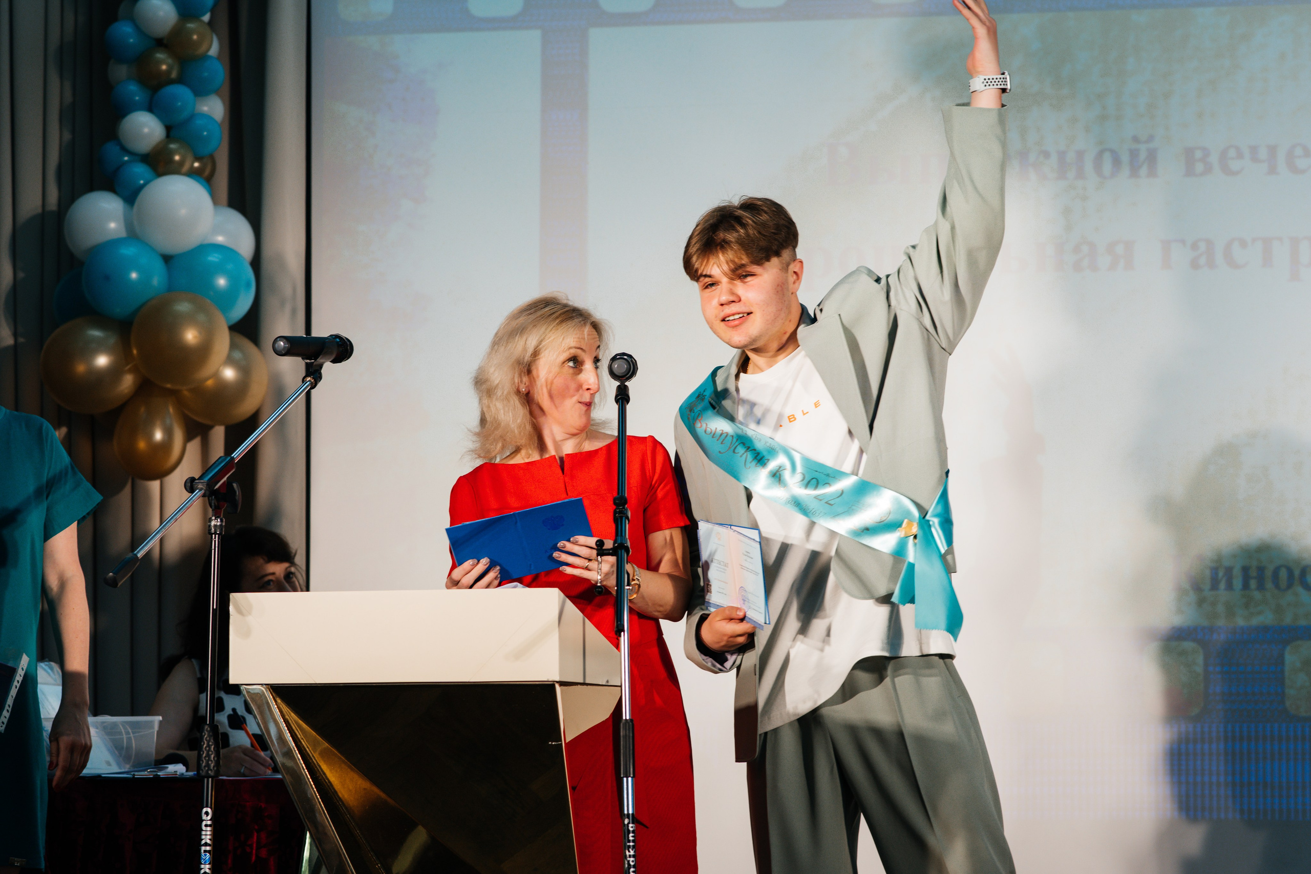 Вручение аттестатов. Выпускные альбомы в Подольске Москве и МО