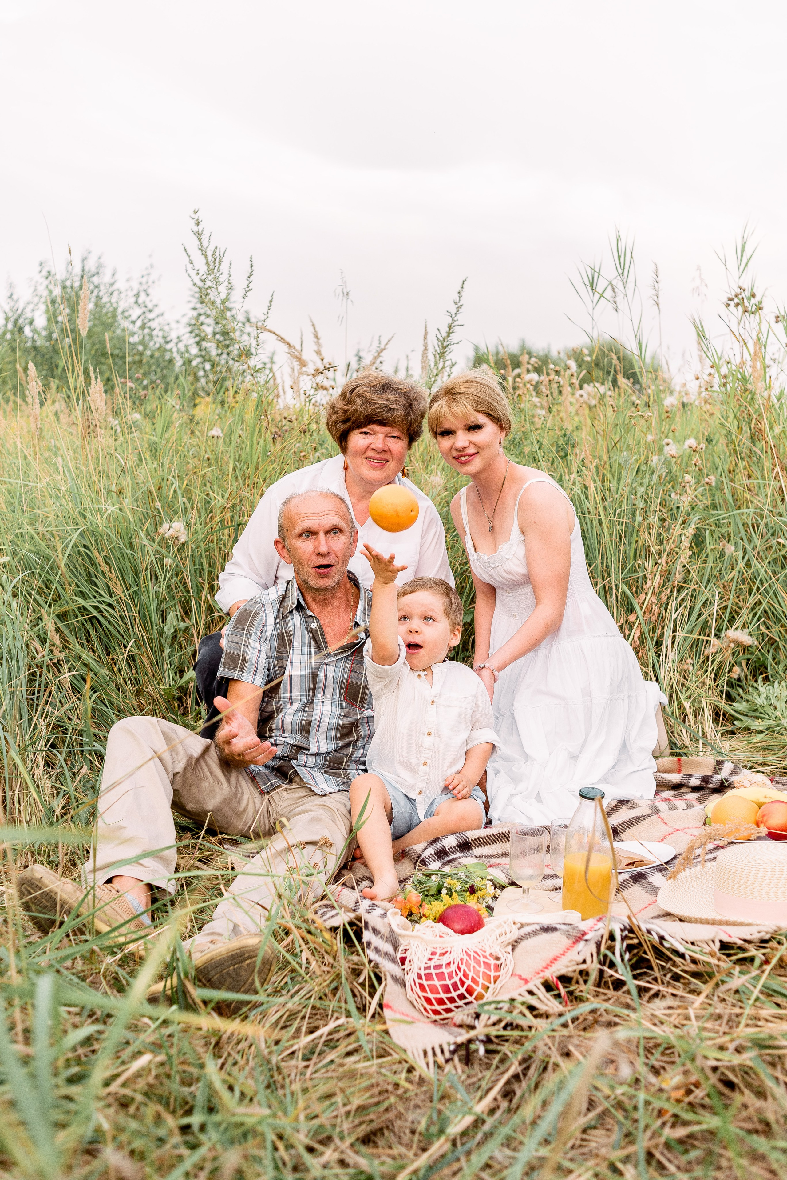 В поле. Фотограф Юлия Попова