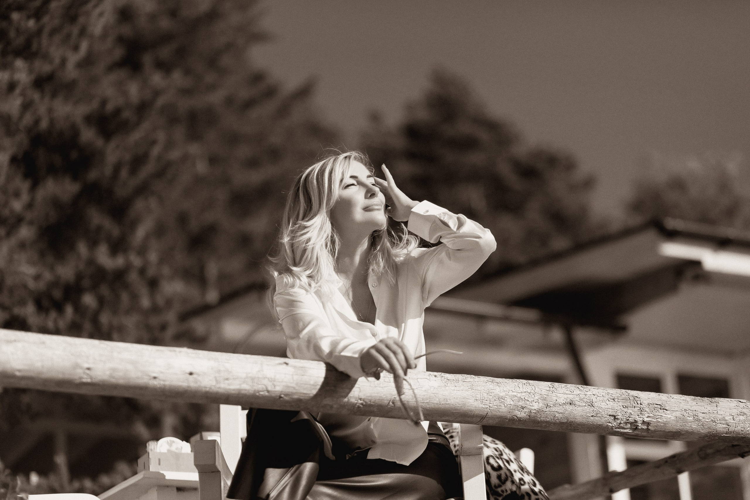 Черно-белый портрет красивой женщины СПб