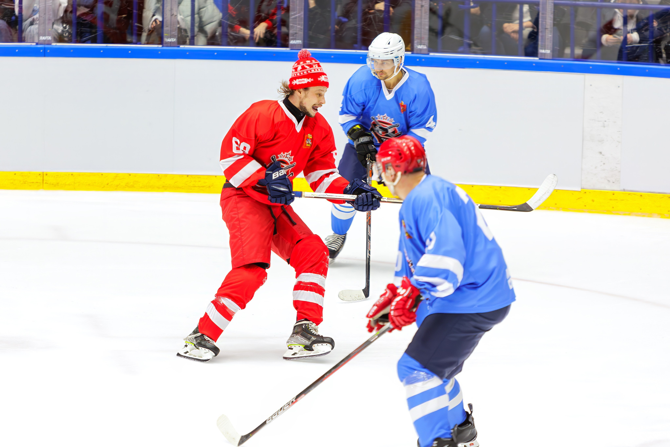 Первый матч Легенд в 2025 году. Выпускные альбомы и школьный фотограф в Подольске, Троицке, Щербинке, Москве и Московской области