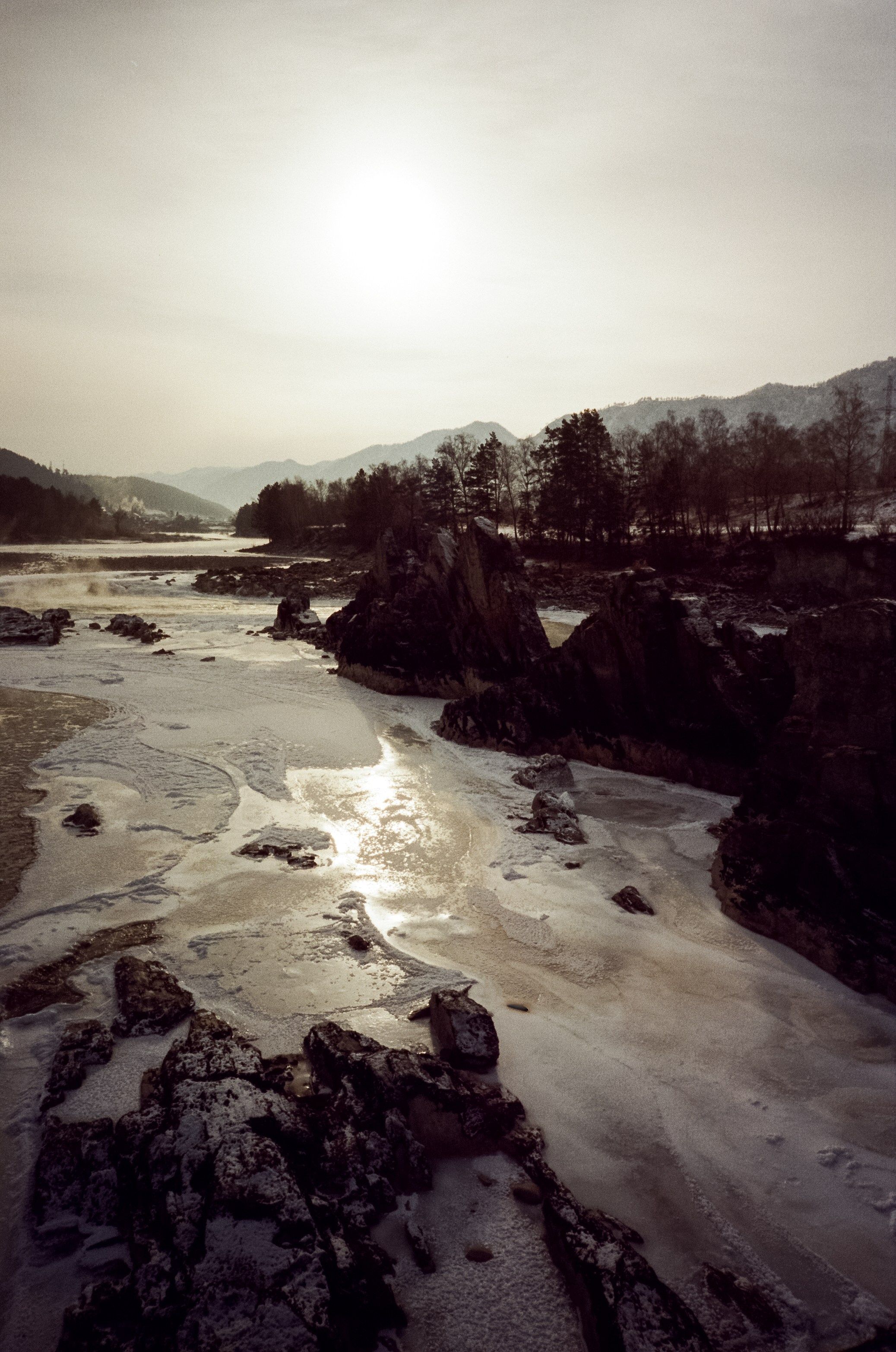 Мост над скалами Зубы Дракона. Зимняя Катунь. Фотограф-документалист Мария Осокина