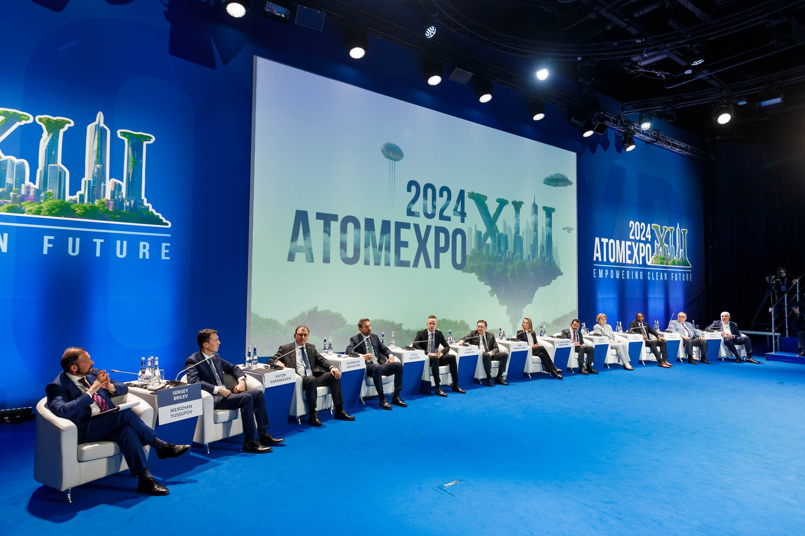 Подписания соглашений на форуме ATOM EXPO XIII 2024 в Сириусе. Репортажный фотограф в Москве, Сочи и Санкт-Петербурге