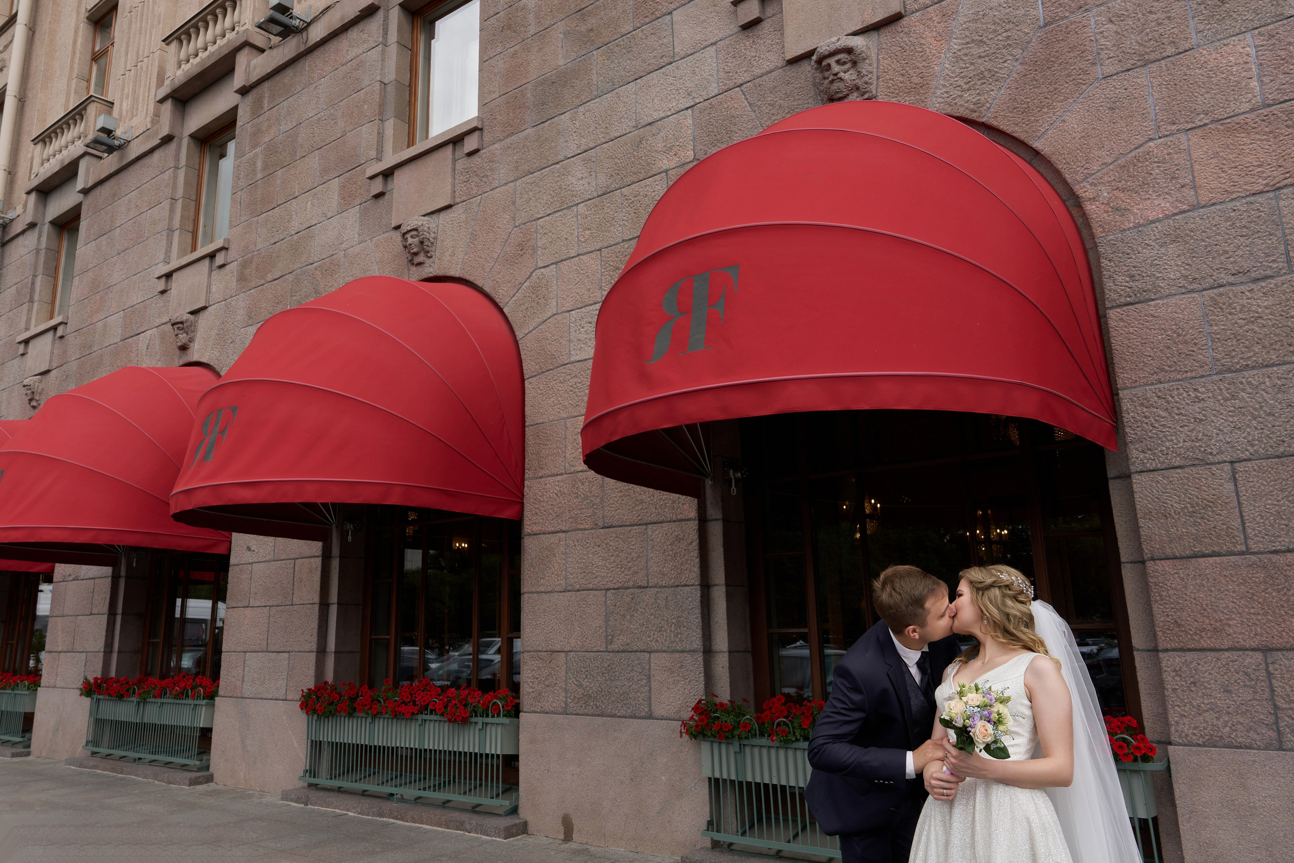 Свадебная съемка на фоне астори