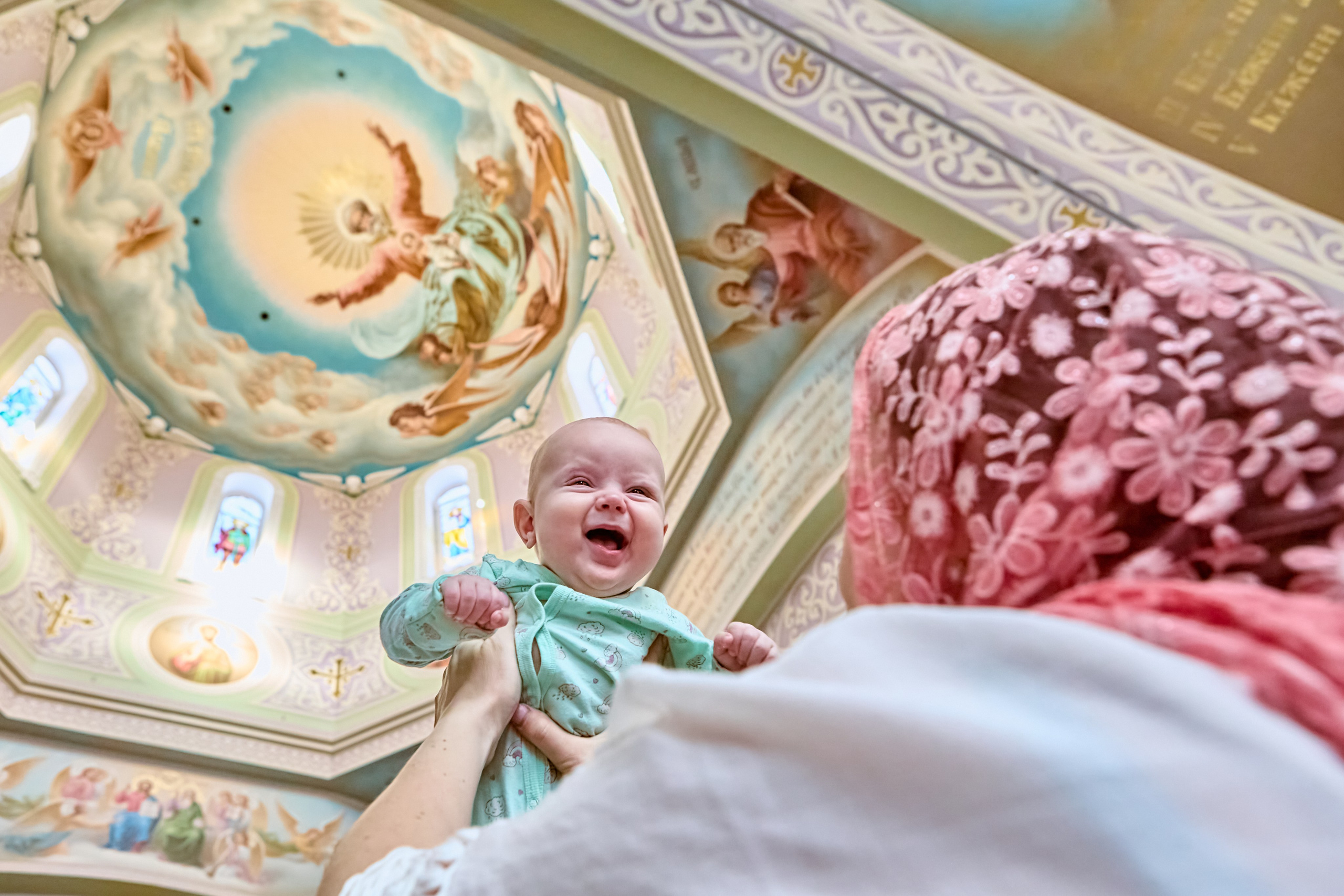 Полетели. в объятиях мамы. Фото Николая Голованова г. Дзержинск