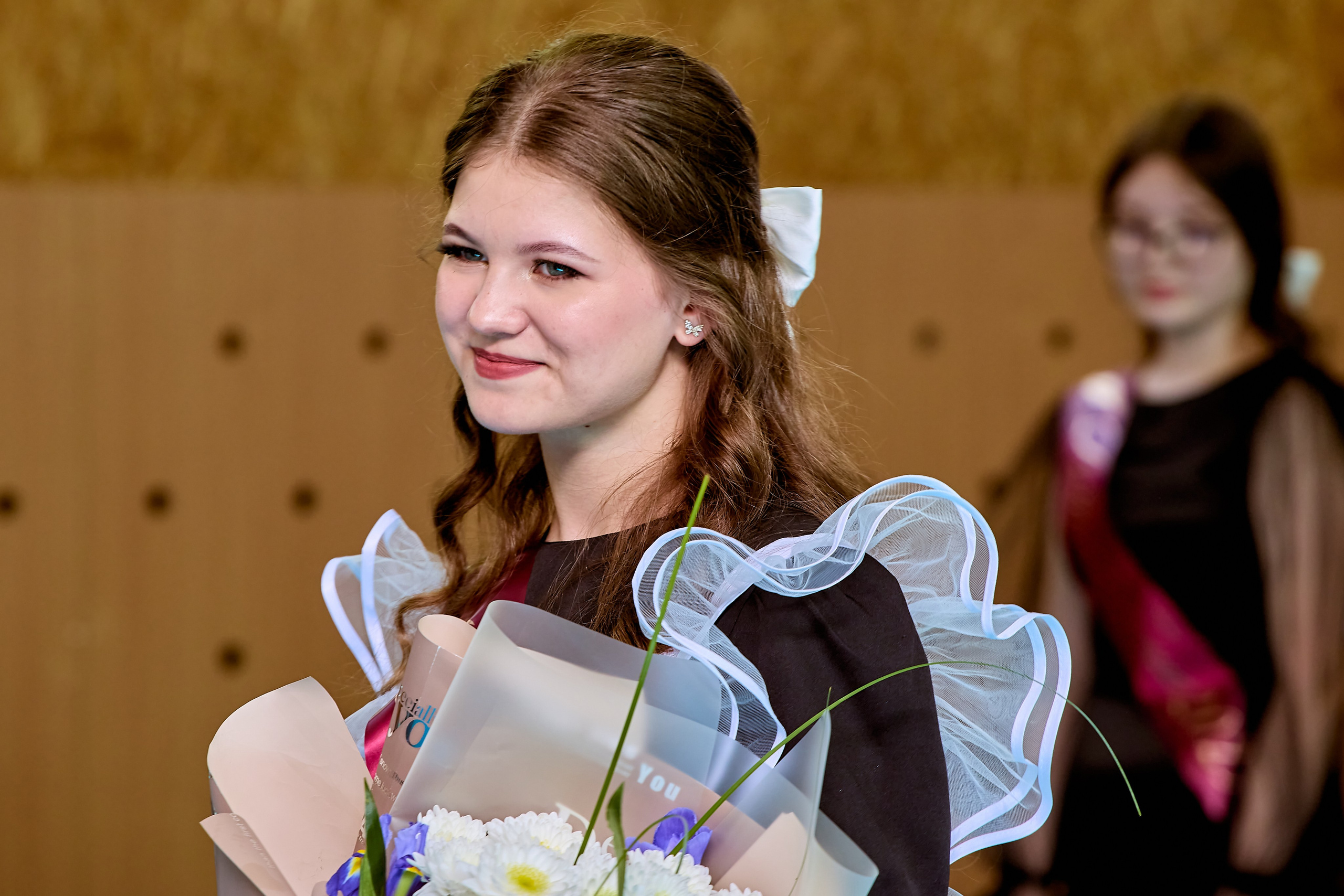 Последний звонок — символ новых свершений и мечтаний, кадр Николая Голованова, г. Дзержинск