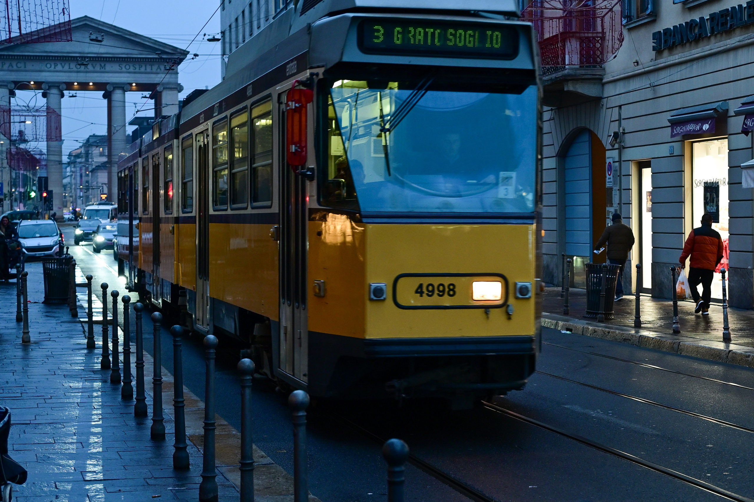 Milano: Navigli, City, Trams. Фотограф Минск