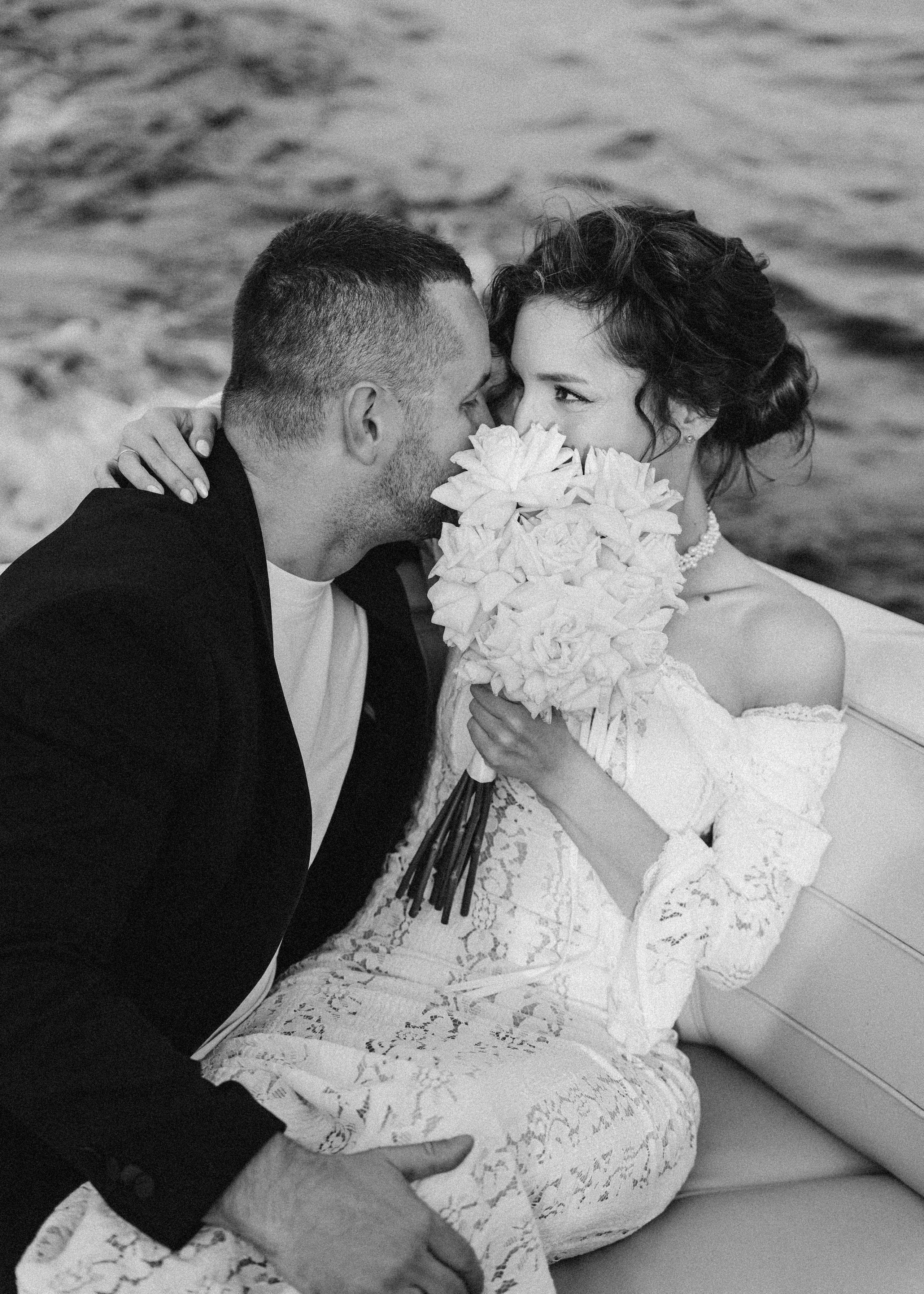 Свадебная фотосессия на катере. Свадебная фотосессия в Санкт-Петербурге.