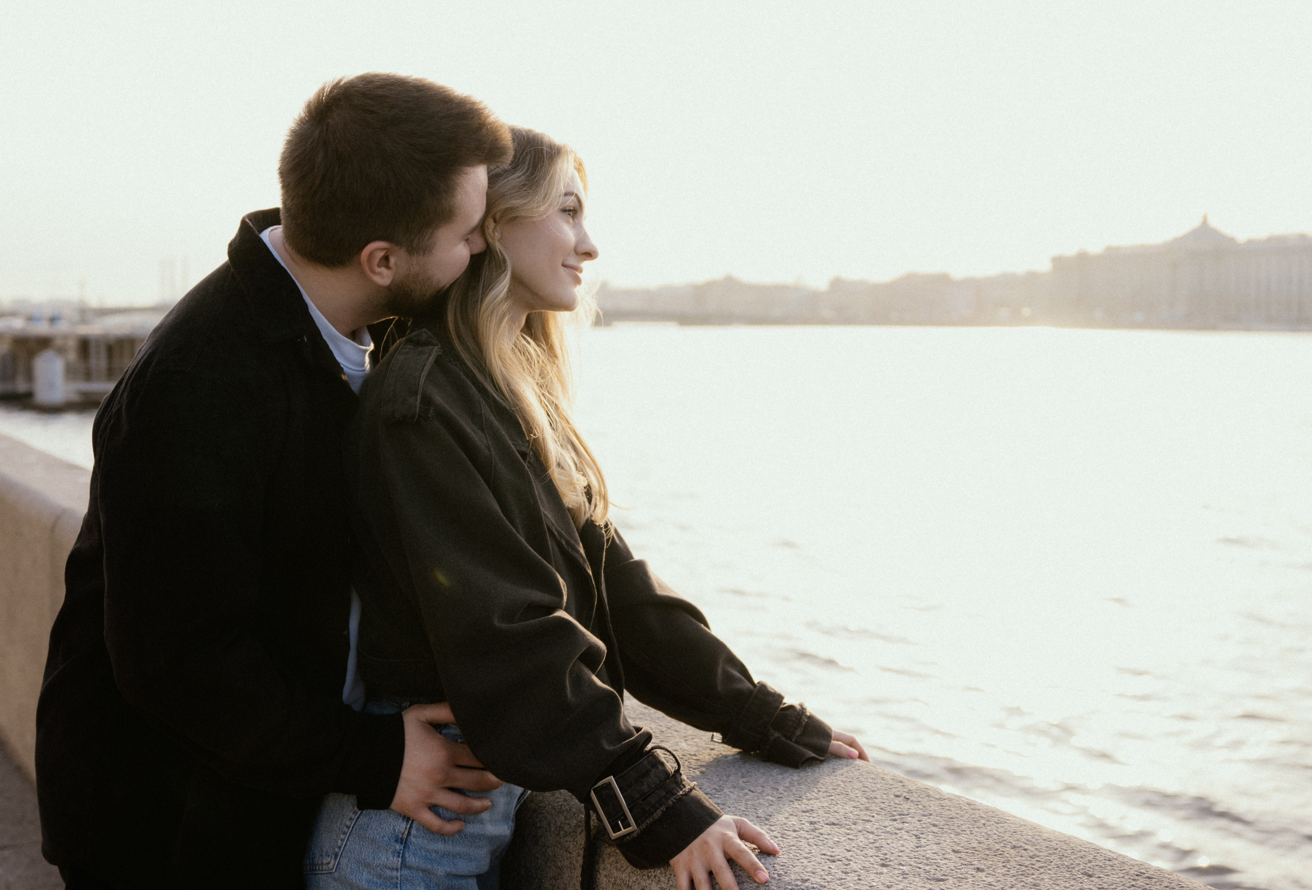 Фотосессия love-story в Санкт-Петербурге. Прогулочная фотосессия для пары.