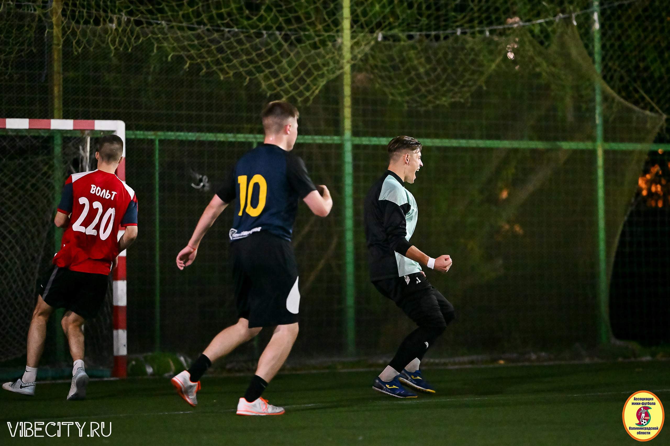 ФИНАЛЬНЫЕ ИГРЫ КУБКА МИНИ-ФУТБОЛЬНОЙ ЛИГИ И КУБКА КОРПОРАТИВНОЙ МФЛ 2025. VIBECITY.RU Вайб Сити Ру Фоторепортажи Фотоотчеты Калининград
