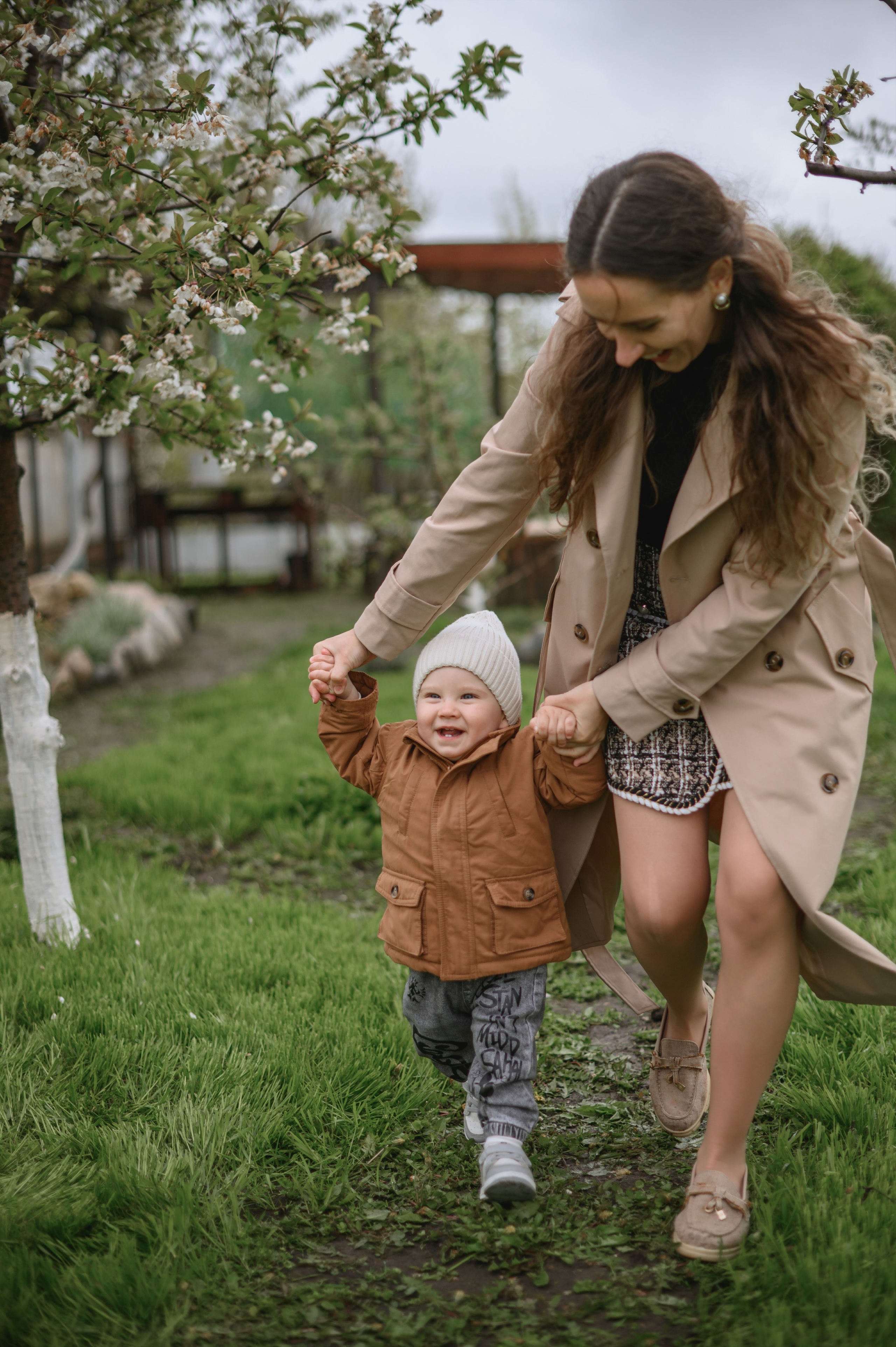 Дома во дворе и на фотозоне. Годик. Фотограф Котова Валентина