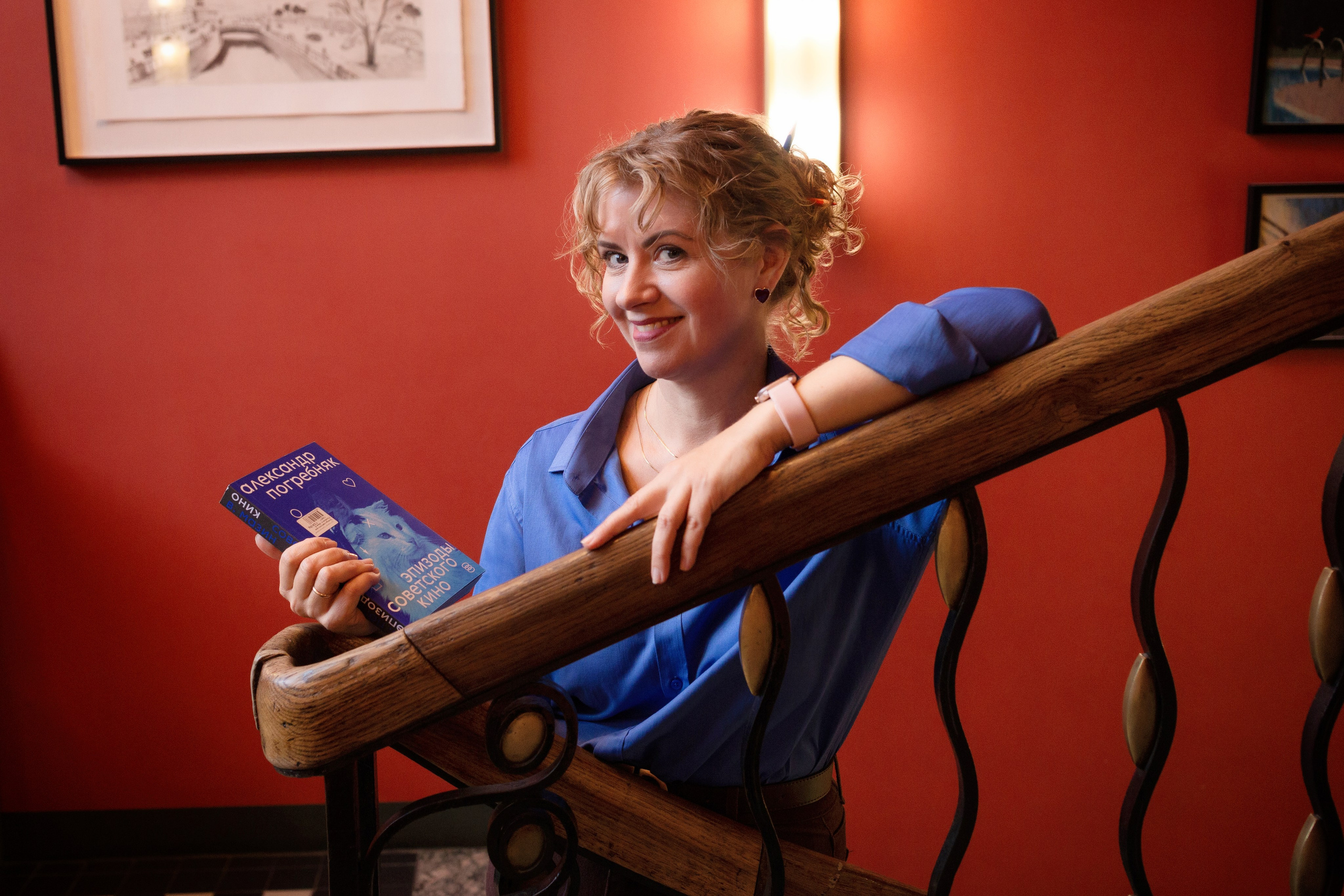 Фотосессия в СПб и книжном магазине Подписные издания. Портретные фотосессии, контент-съемки, репортаж