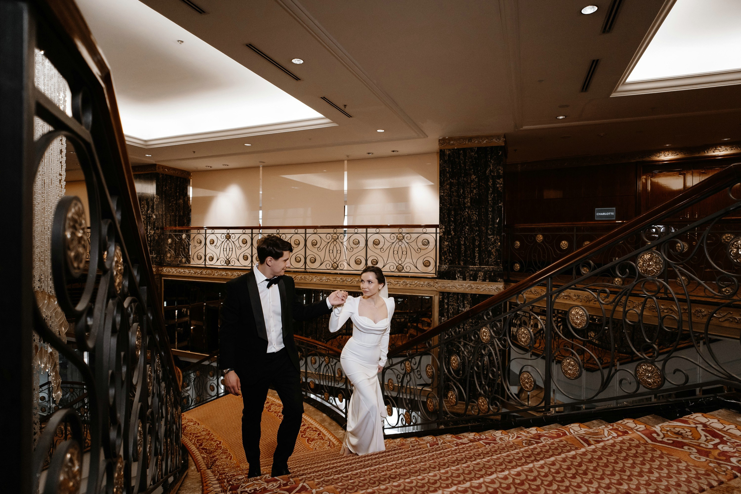 Фотосессия свадьбы в Lotte Plaza. Свадебный и семейный фотограф в Москве Светлана Зоткина