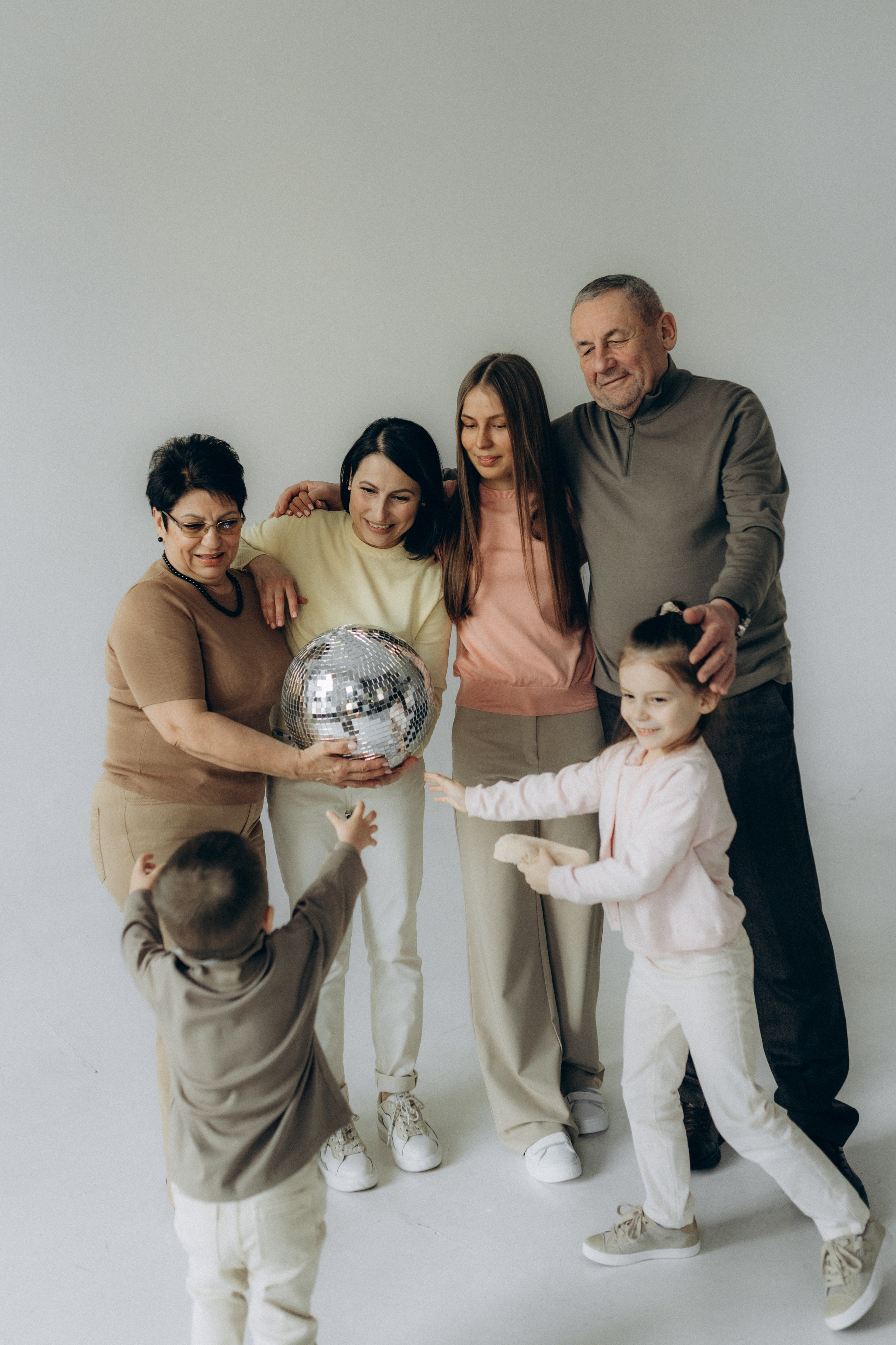 Семейная съёмка на циклораме. Фотограф НОГИНСК, Москва, Анастасия Белая